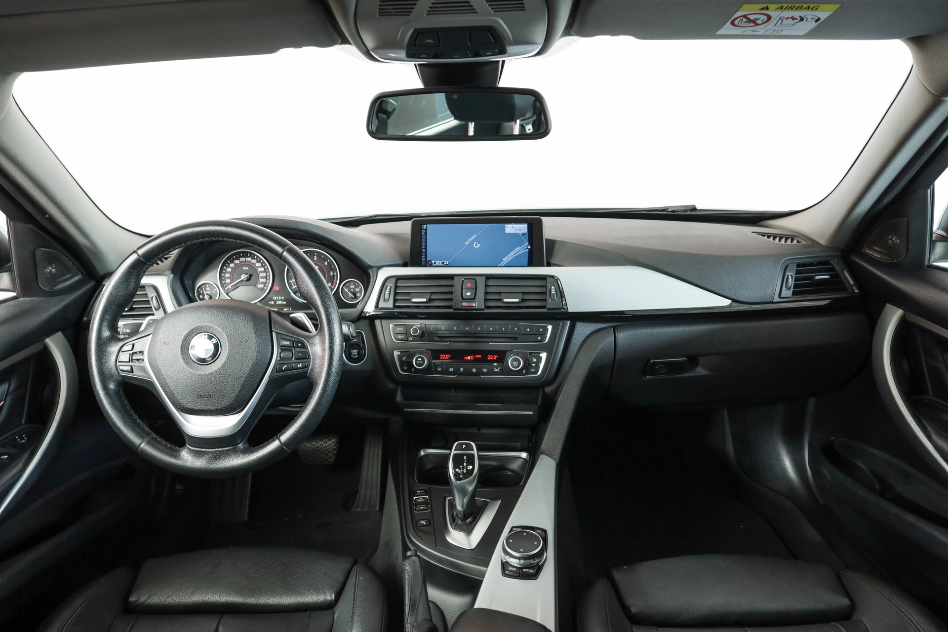 BMW 330d xDrive Touring Sport Line Steptronic • Pack Swiss Premium-image-11