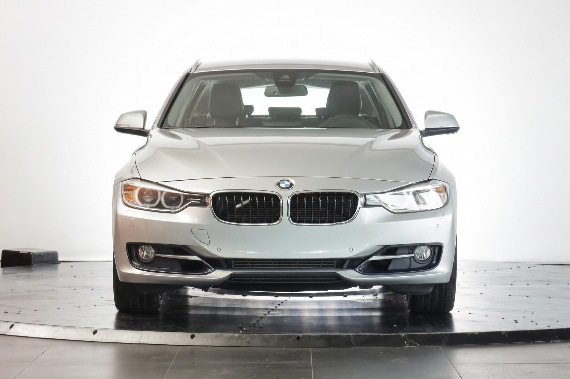 BMW 330d xDrive Touring Sport Line Steptronic • Pack Swiss Premium-showroom-element-1