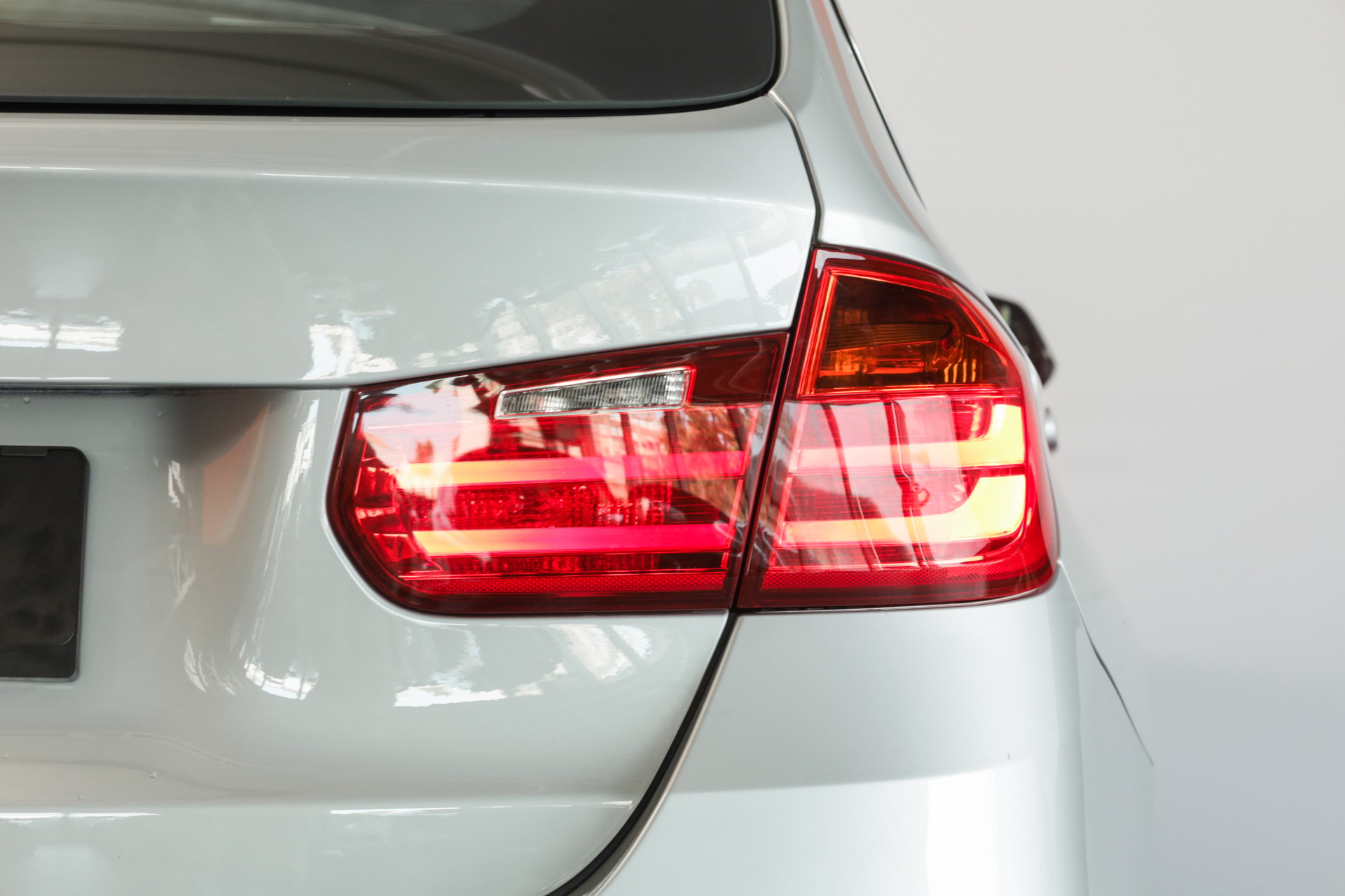 BMW 330d xDrive Touring Sport Line Steptronic • Pack Swiss Premium-image-8