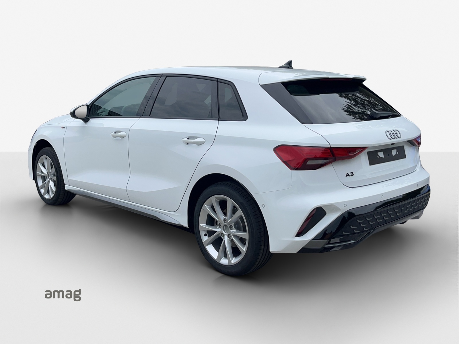 AUDI A3 Sportback TFSI 110 kW S line S tronic-image-2