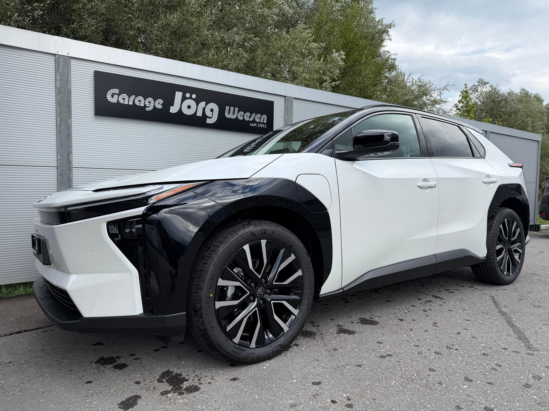TOYOTA bZ4X Premium AWD-image-0