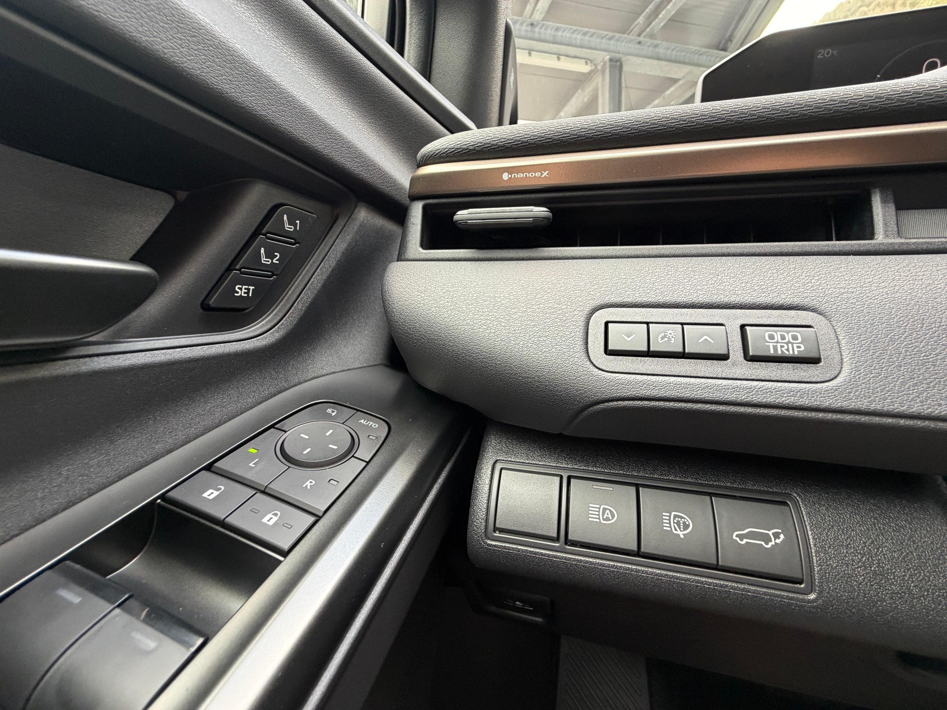 TOYOTA bZ4X Premium AWD-image-11