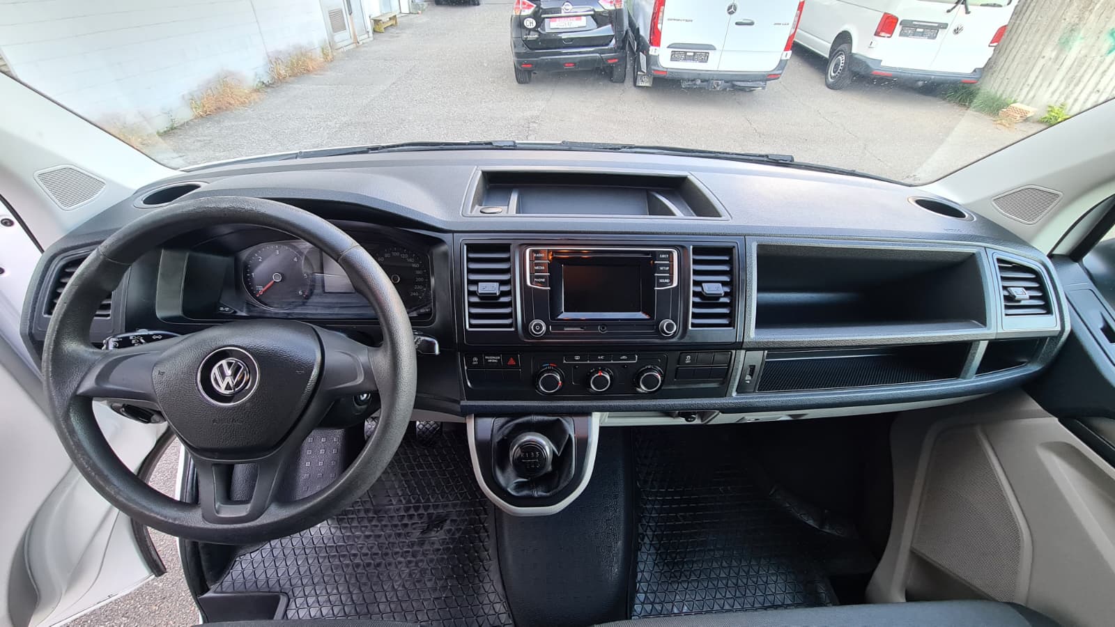 VW T6 2.0 TDI 4Motion ** 3-Plätzer ** Tempomat ** Anh-Kupplung ** Klimaanlage ** Sortimo ** Frisch Ab MFK & Service **-image-15