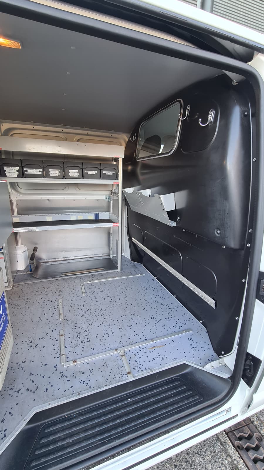 VW T6 2.0 TDI 4Motion ** 3-Plätzer ** Tempomat ** Anh-Kupplung ** Klimaanlage ** Sortimo ** Frisch Ab MFK & Service **-image-9