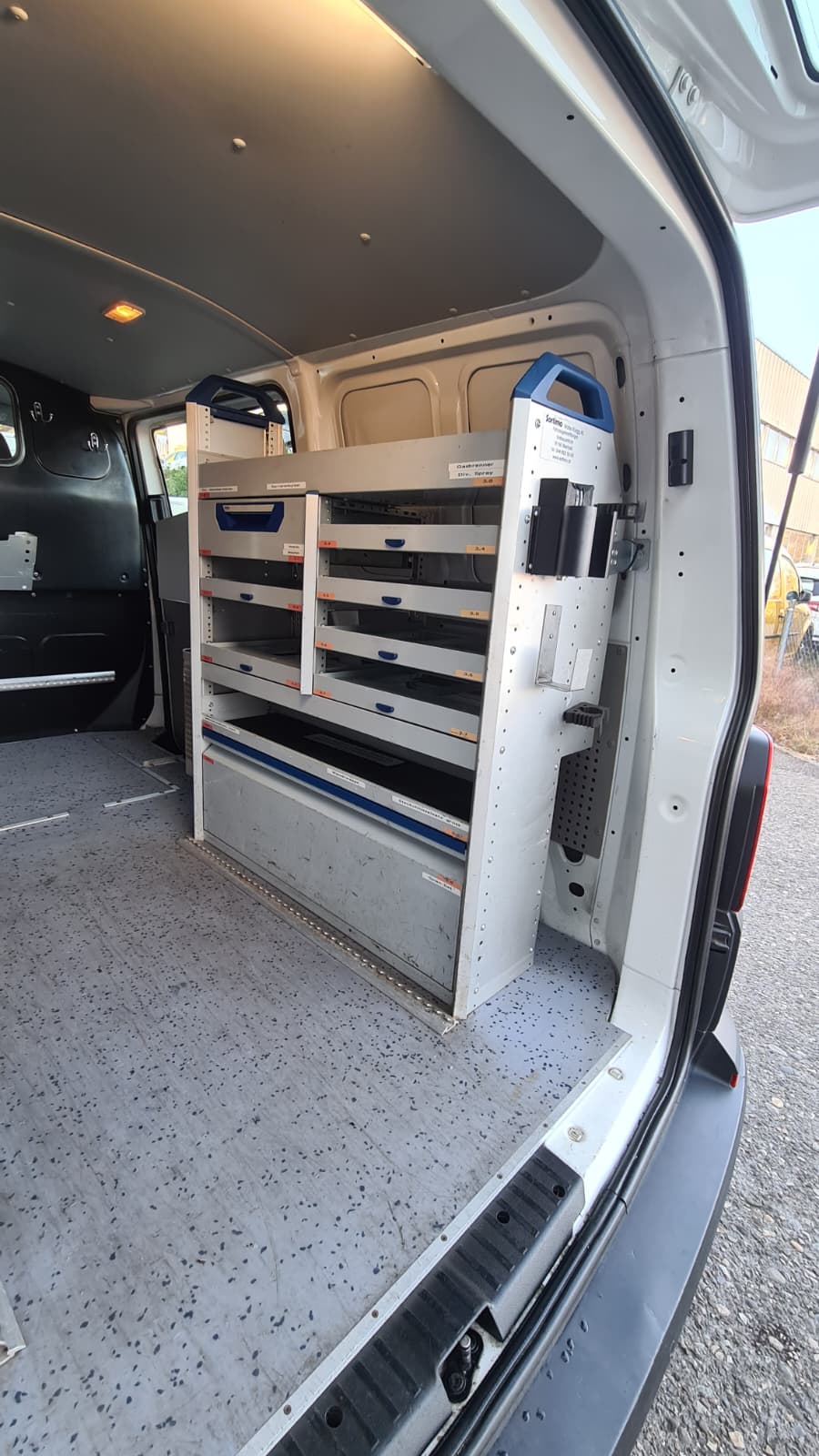 VW T6 2.0 TDI 4Motion ** 3-Plätzer ** Tempomat ** Anh-Kupplung ** Klimaanlage ** Sortimo ** Frisch Ab MFK & Service **-image-10