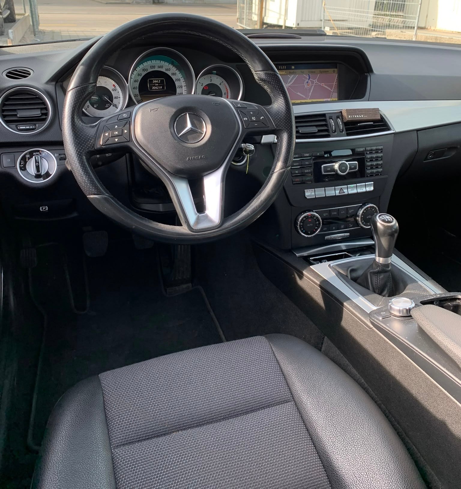 MERCEDES-BENZ C 220 CDI Limousine (Klimatronik * Alufelgen * Sensoren * Sport Lenkrad * Leder * Navigation * BO5)-image-11