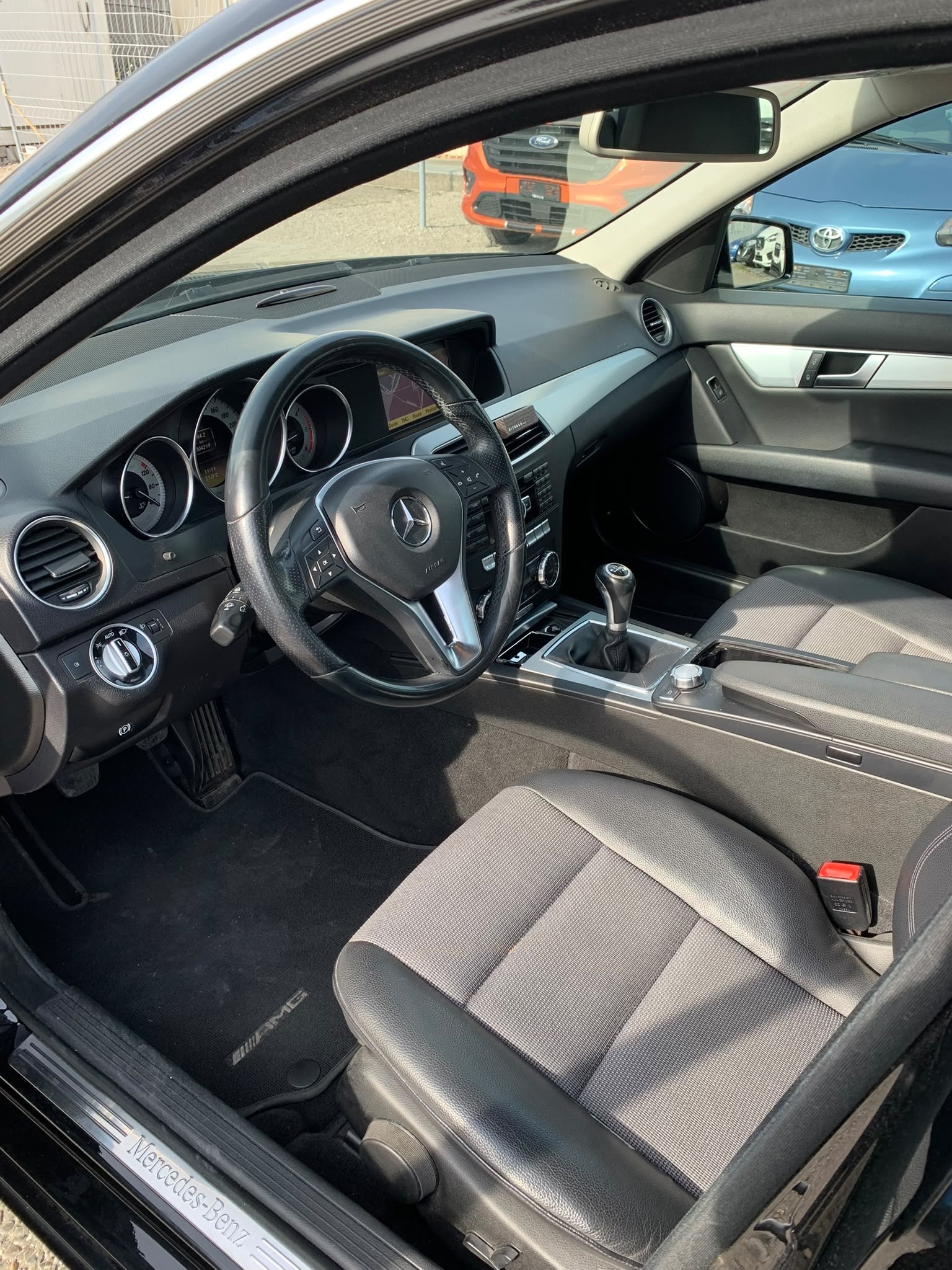MERCEDES-BENZ C 220 CDI Limousine (Klimatronik * Alufelgen * Sensoren * Sport Lenkrad * Leder * Navigation * BO5)-image-12