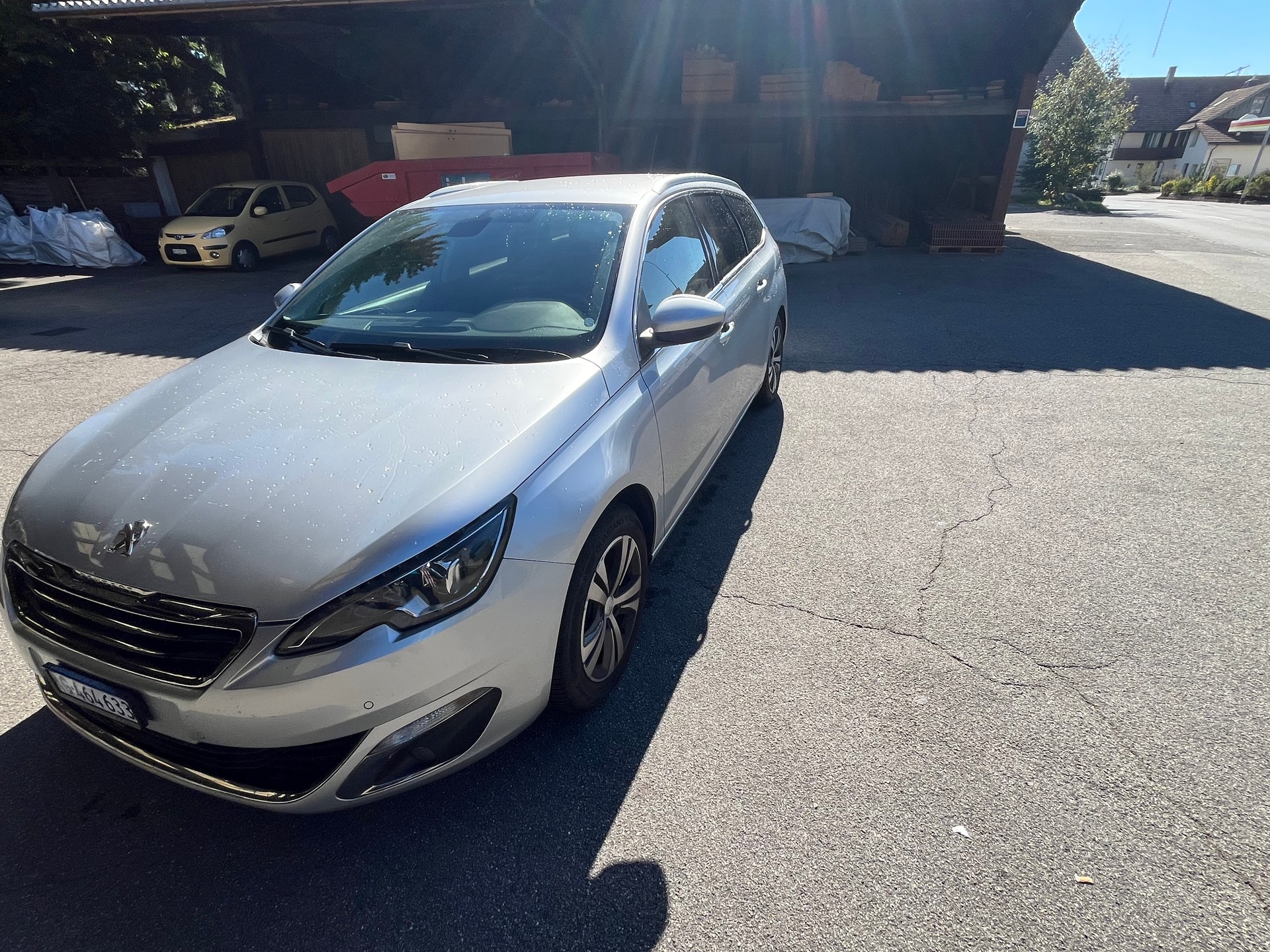 PEUGEOT SW e-THP 130-image-1