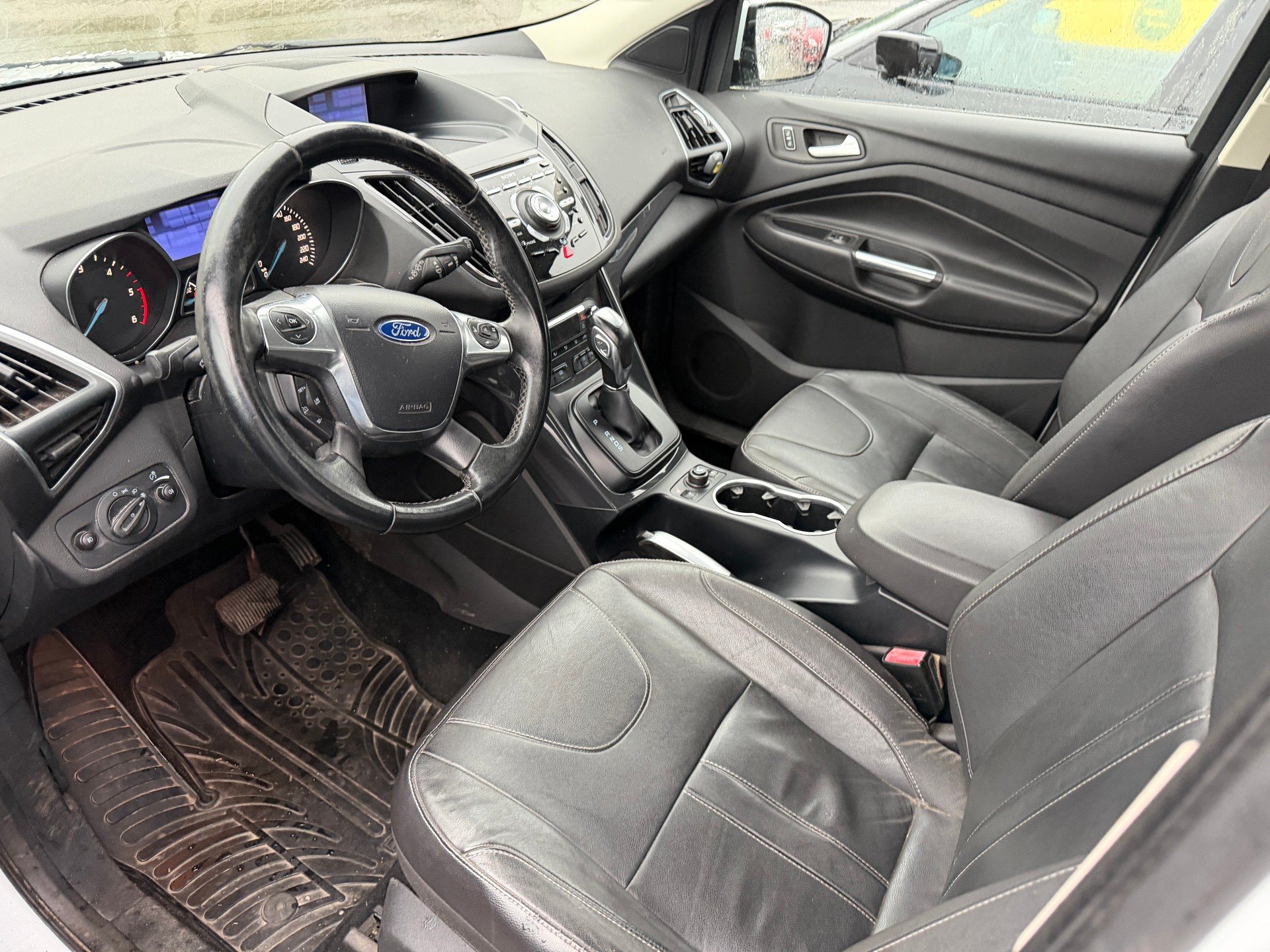 FORD Kuga 2.0 TDCi Titanium 4WD PowerShift-image-4