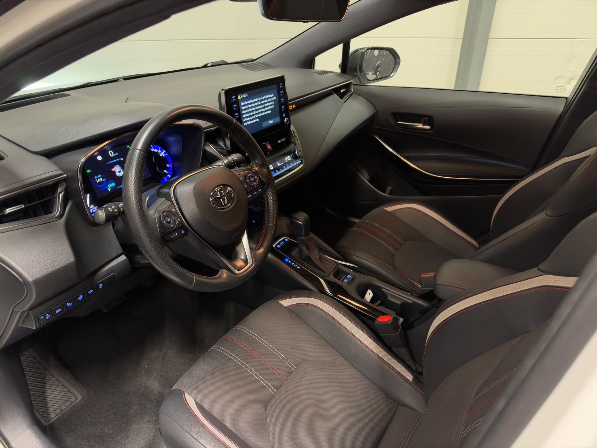 TOYOTA Corolla 1.8 HSD Active-image-8