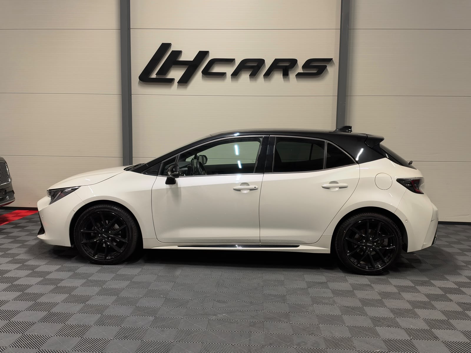 TOYOTA Corolla 1.8 HSD Active-image-1