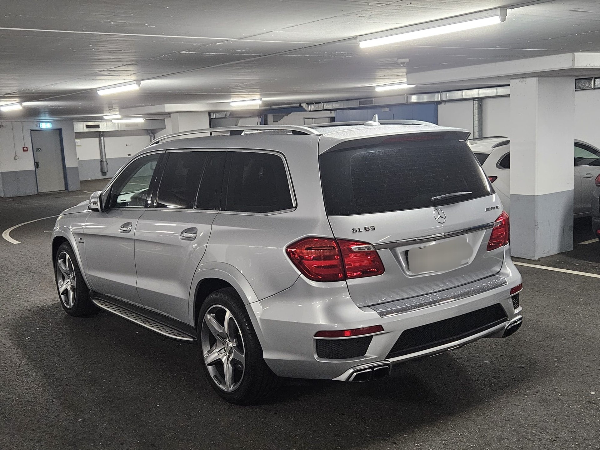 MERCEDES-BENZ GL 63 AMG 4Matic Speedshift Plus 7G-Tronic-image-4