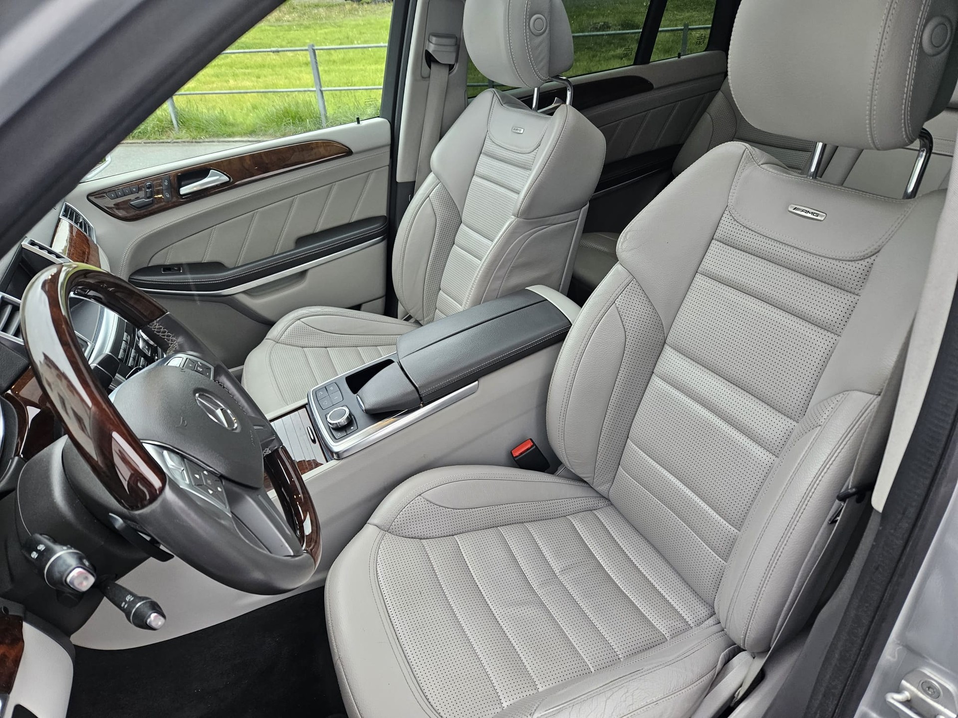 MERCEDES-BENZ GL 63 AMG 4Matic Speedshift Plus 7G-Tronic-image-6