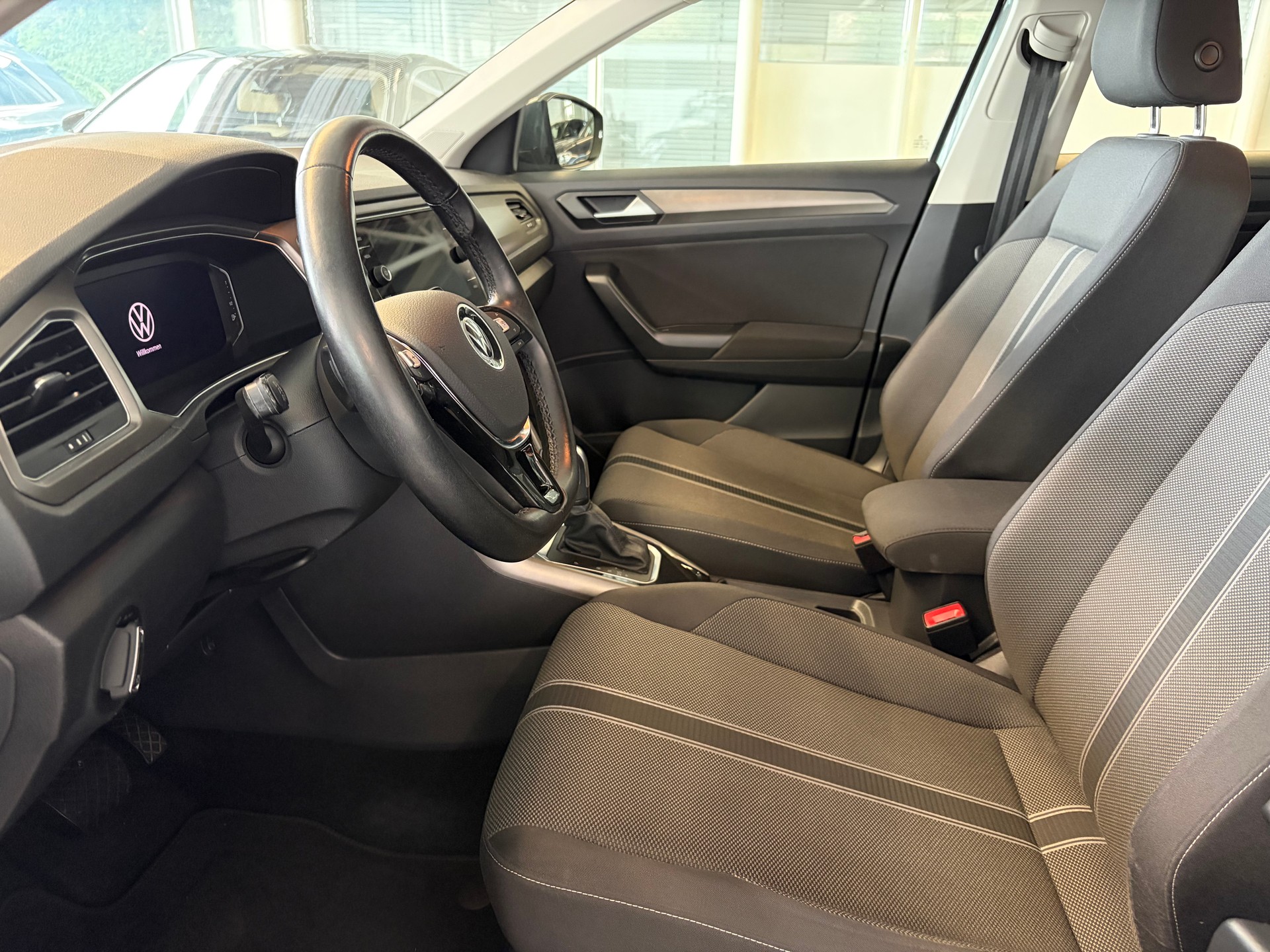 VW T-Roc 1.5 TSI EVO Advance DSG | Anhängerkupplung | Kamera | Winterpaket | Wireless App Connect |-image-11