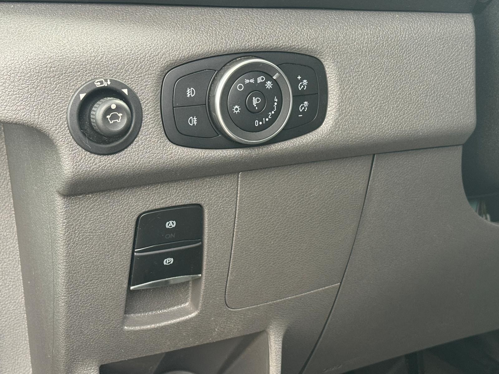 FORD E-Transit Van 350 L2 H2 Trend RWD 68kWh-image-8