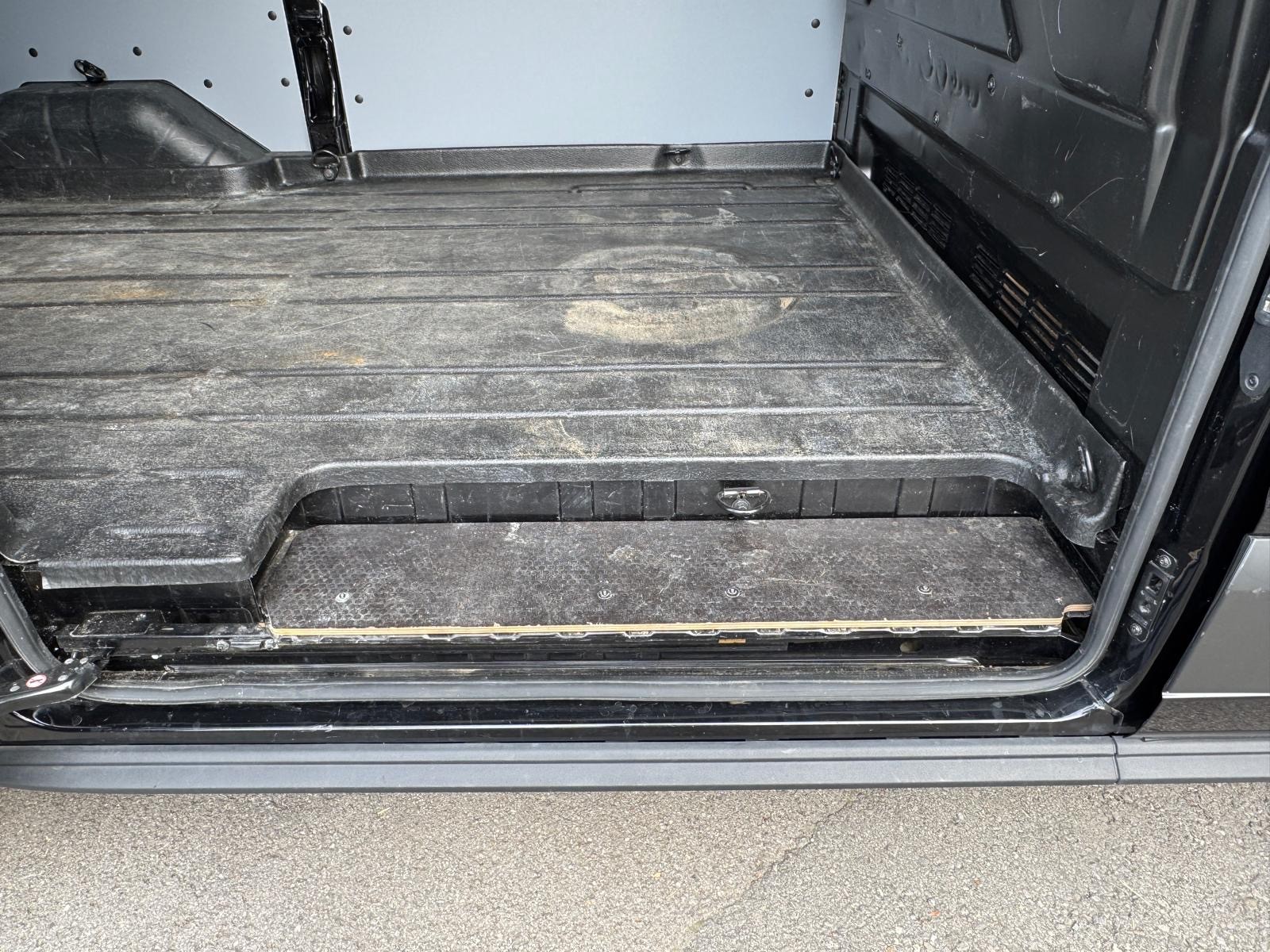 FORD E-Transit Van 350 L2 H2 Trend RWD 68kWh-image-21