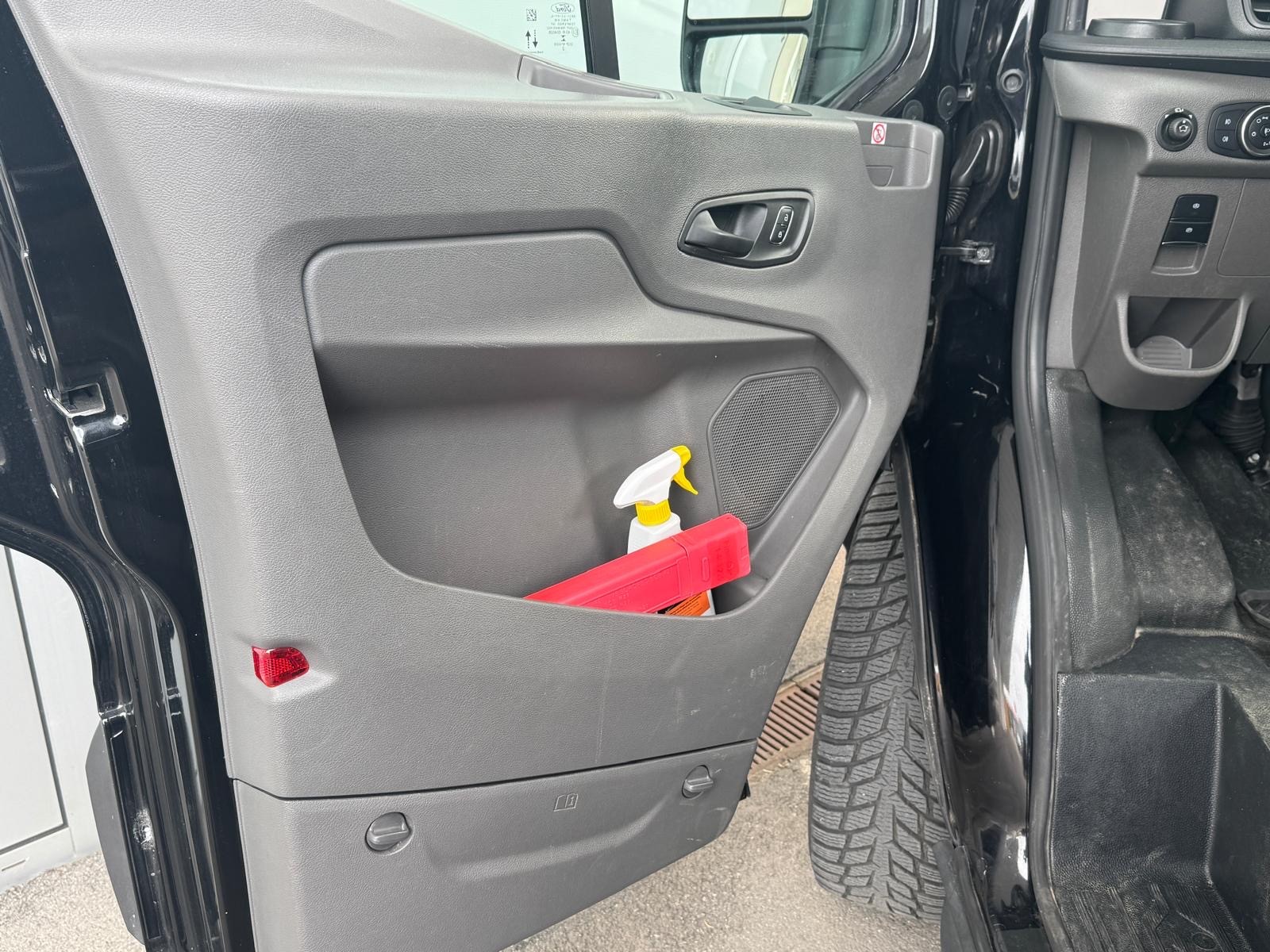FORD E-Transit Van 350 L2 H2 Trend RWD 68kWh-image-17