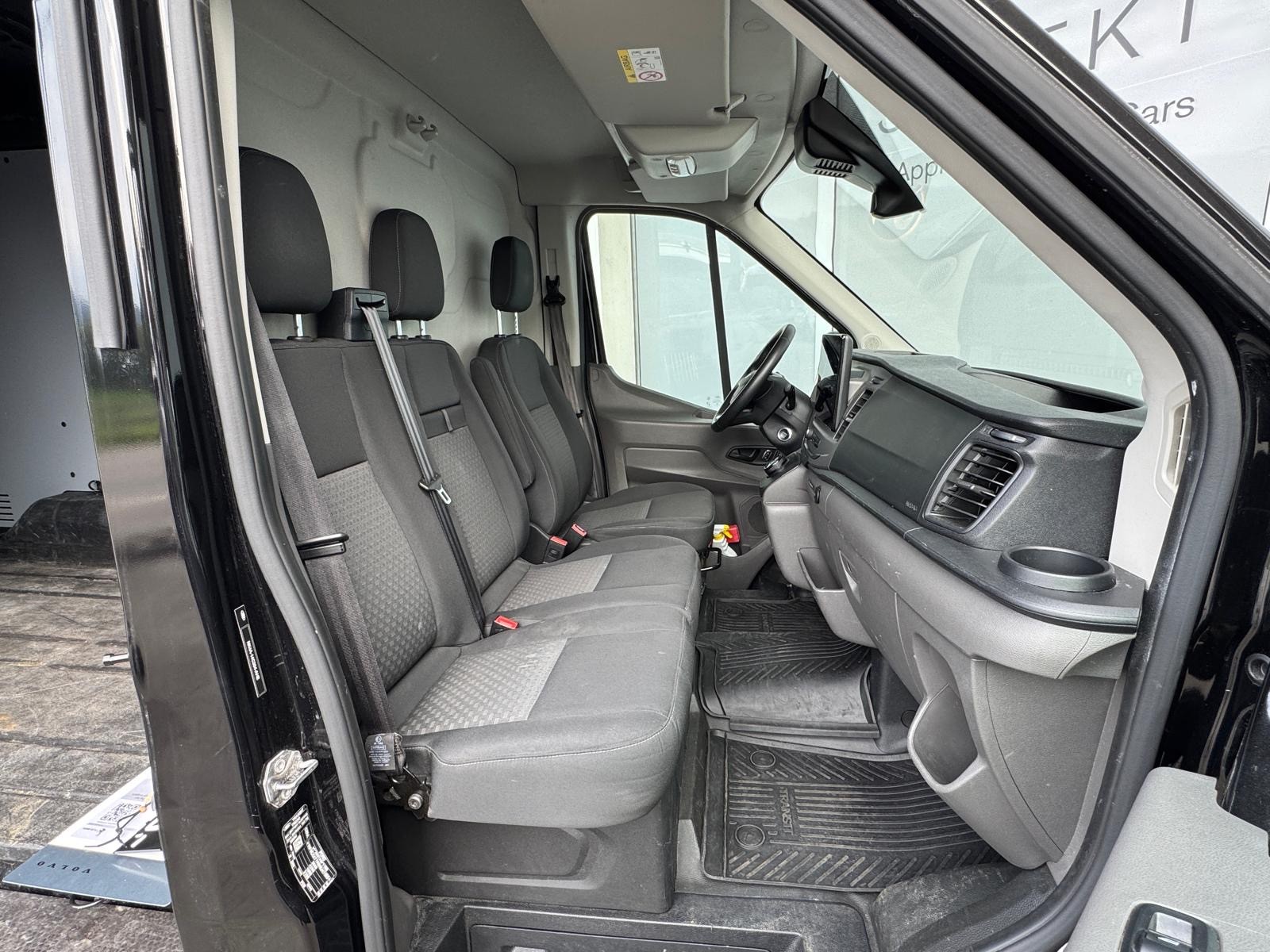 FORD E-Transit Van 350 L2 H2 Trend RWD 68kWh-image-3