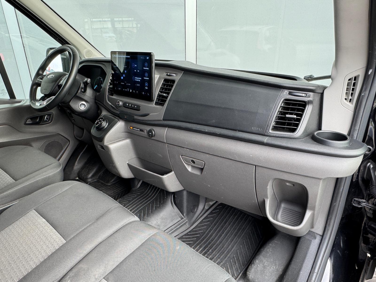FORD E-Transit Van 350 L2 H2 Trend RWD 68kWh-image-2