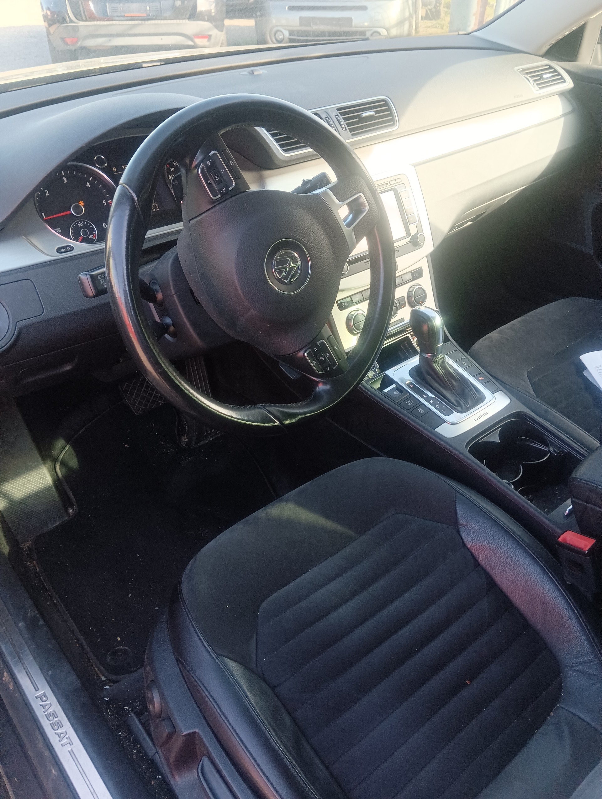 VW Passat Variant 2.0 TDI BMT Design 4M DSG-image-5