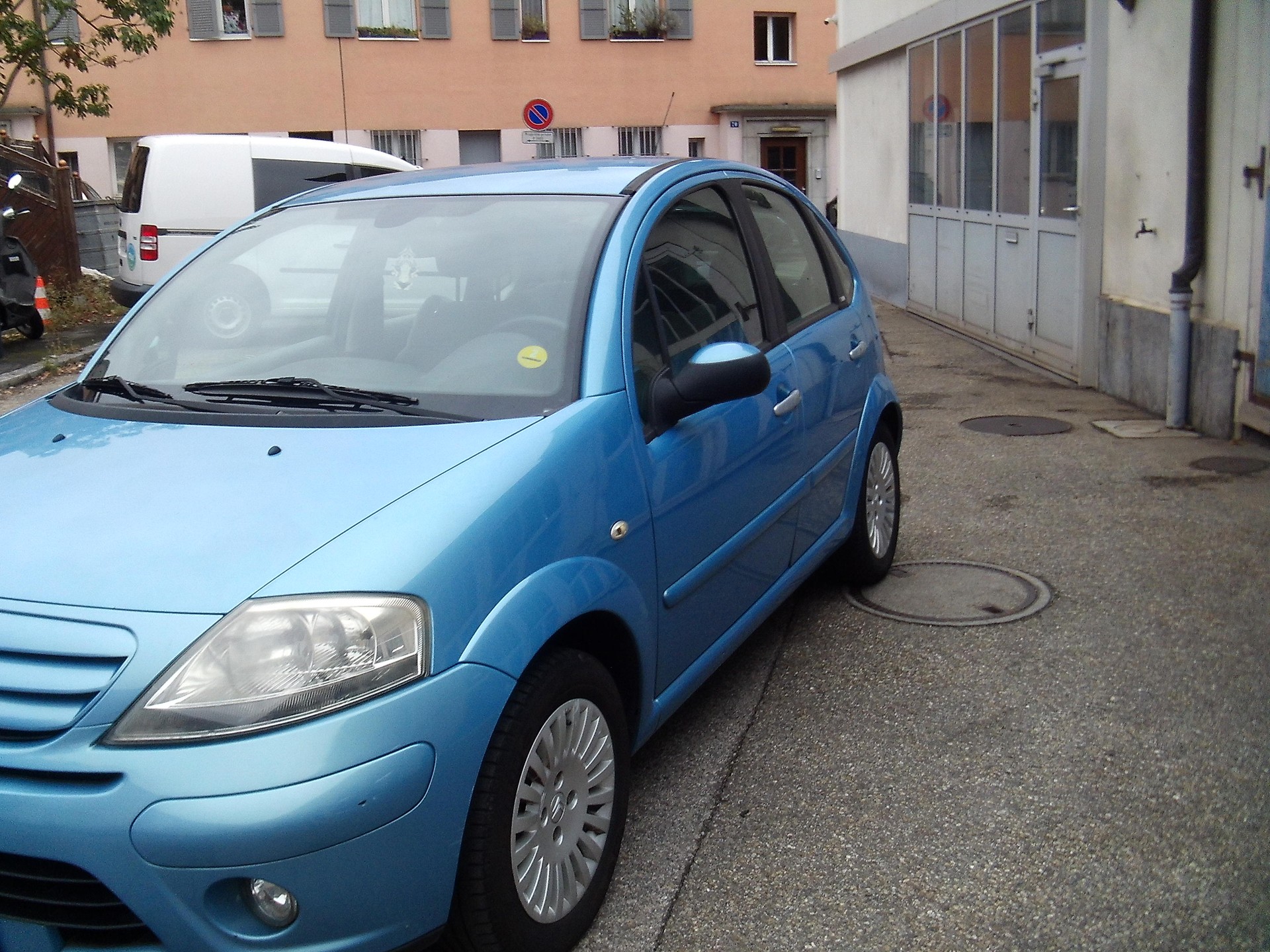 CITROEN C3 1.4i Exclusive-image-2