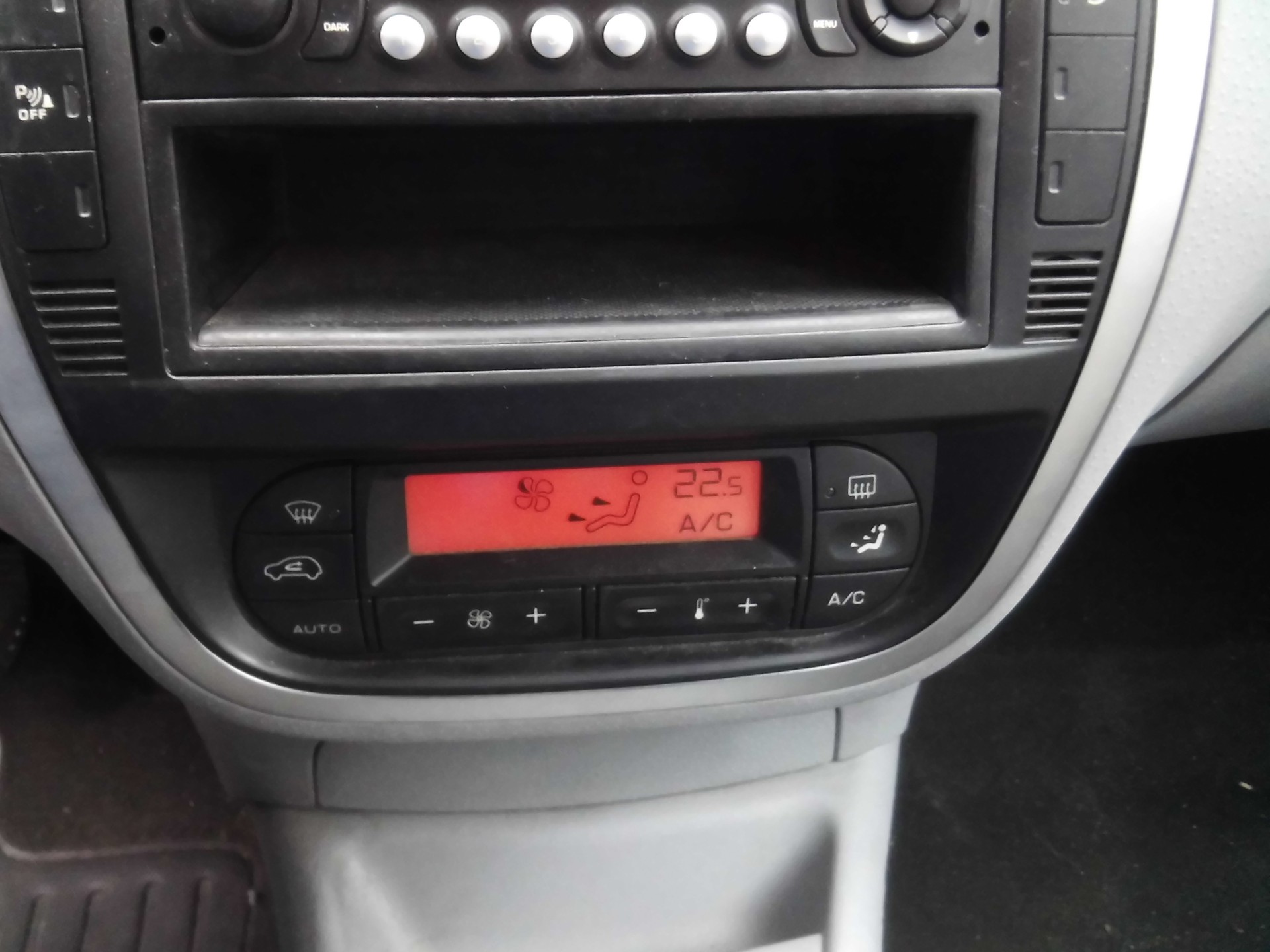 CITROEN C3 1.4i Exclusive-image-6