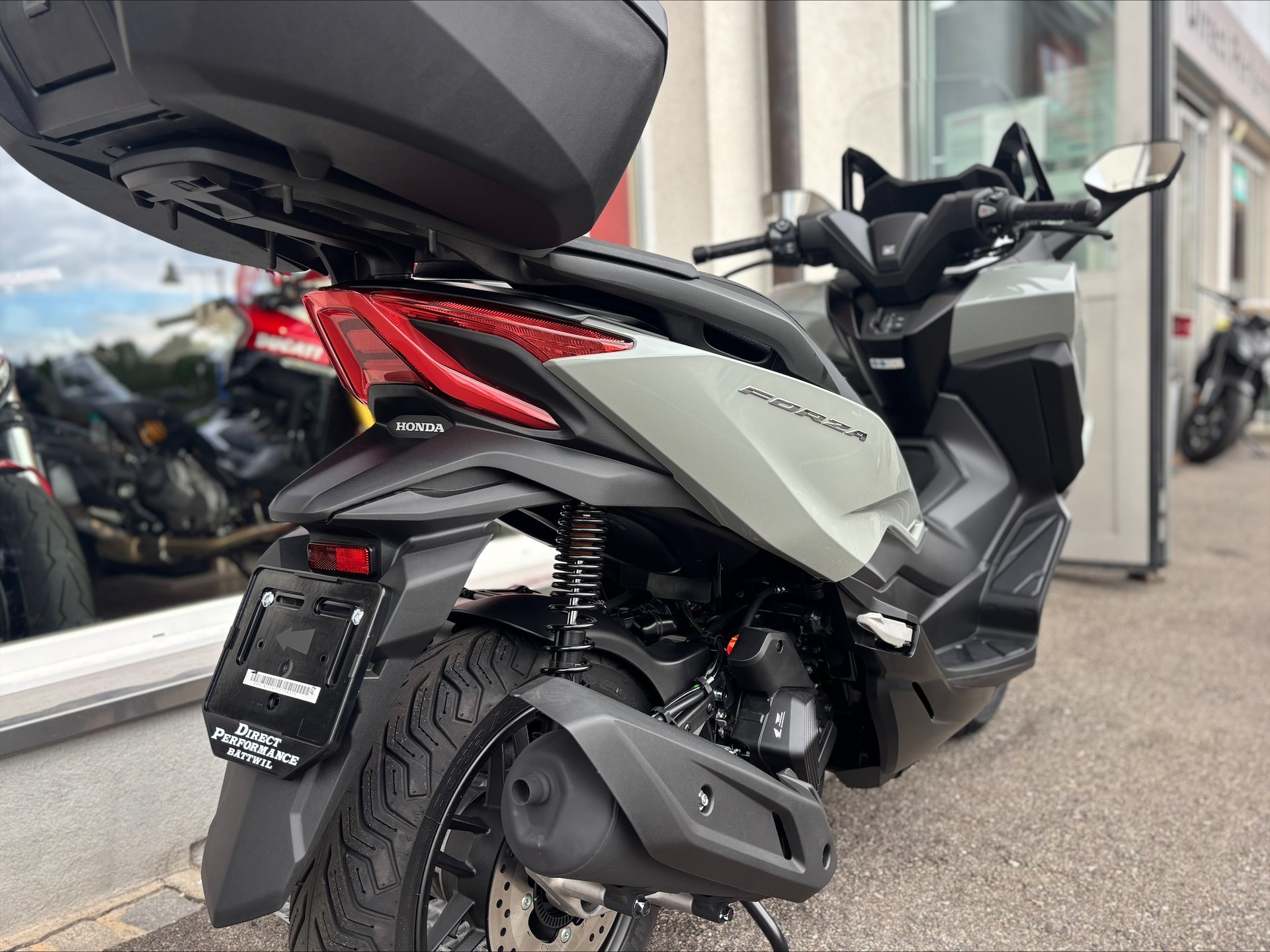 HONDA NSS 125 Forza Smart TopBox-image-7