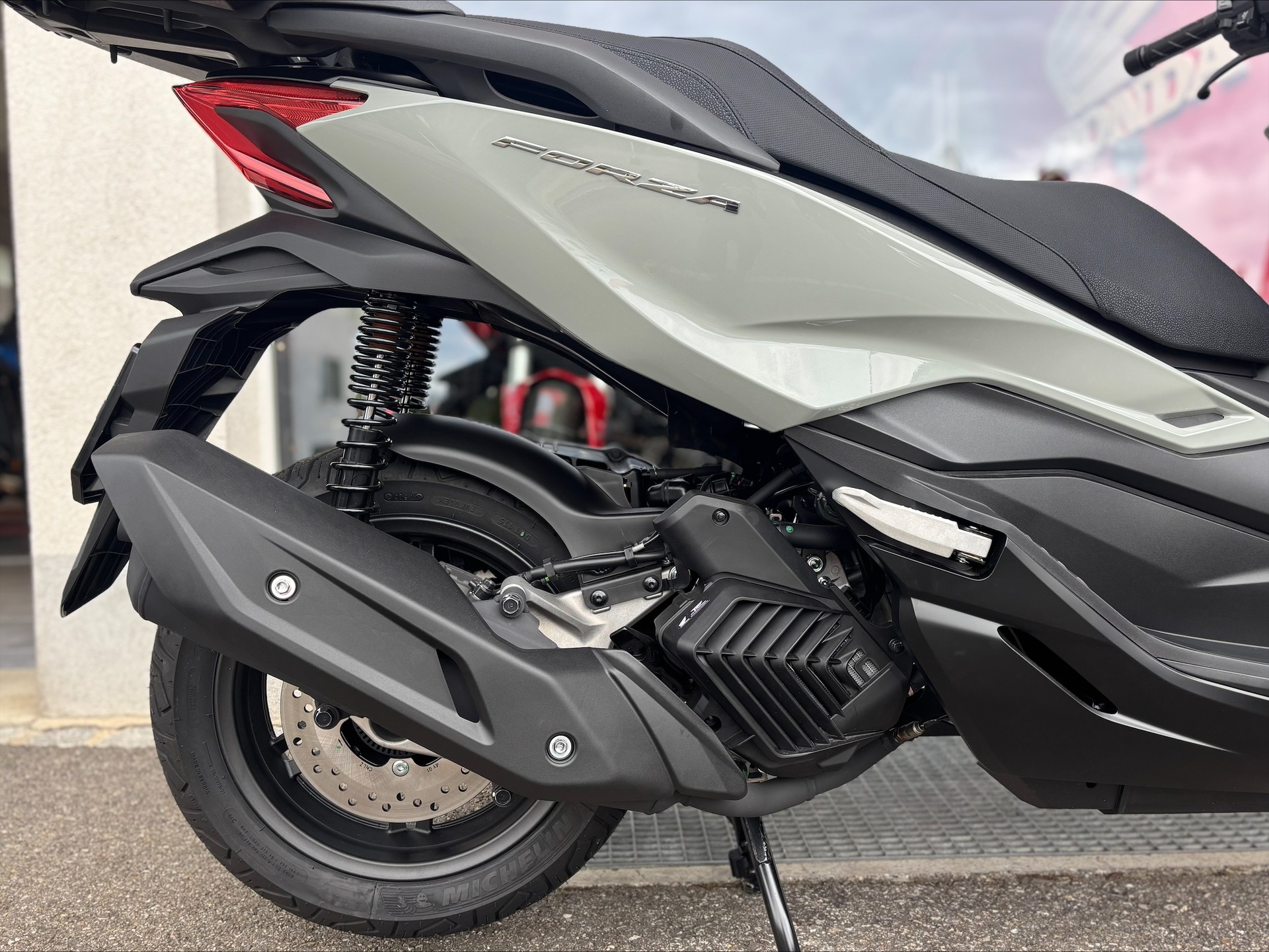 HONDA NSS 125 Forza Smart TopBox-image-6