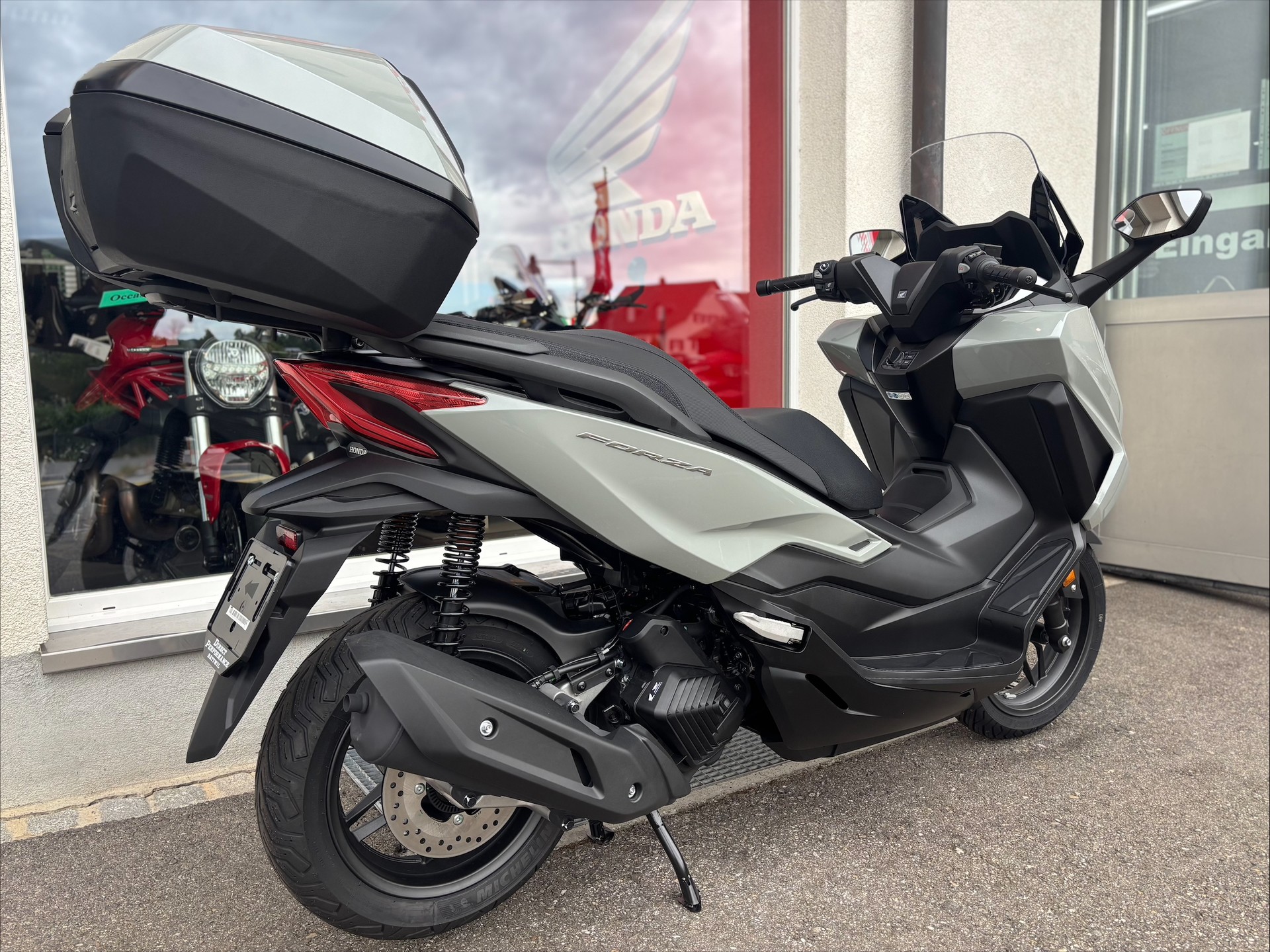 HONDA NSS 125 Forza Smart TopBox-showroom-element-3