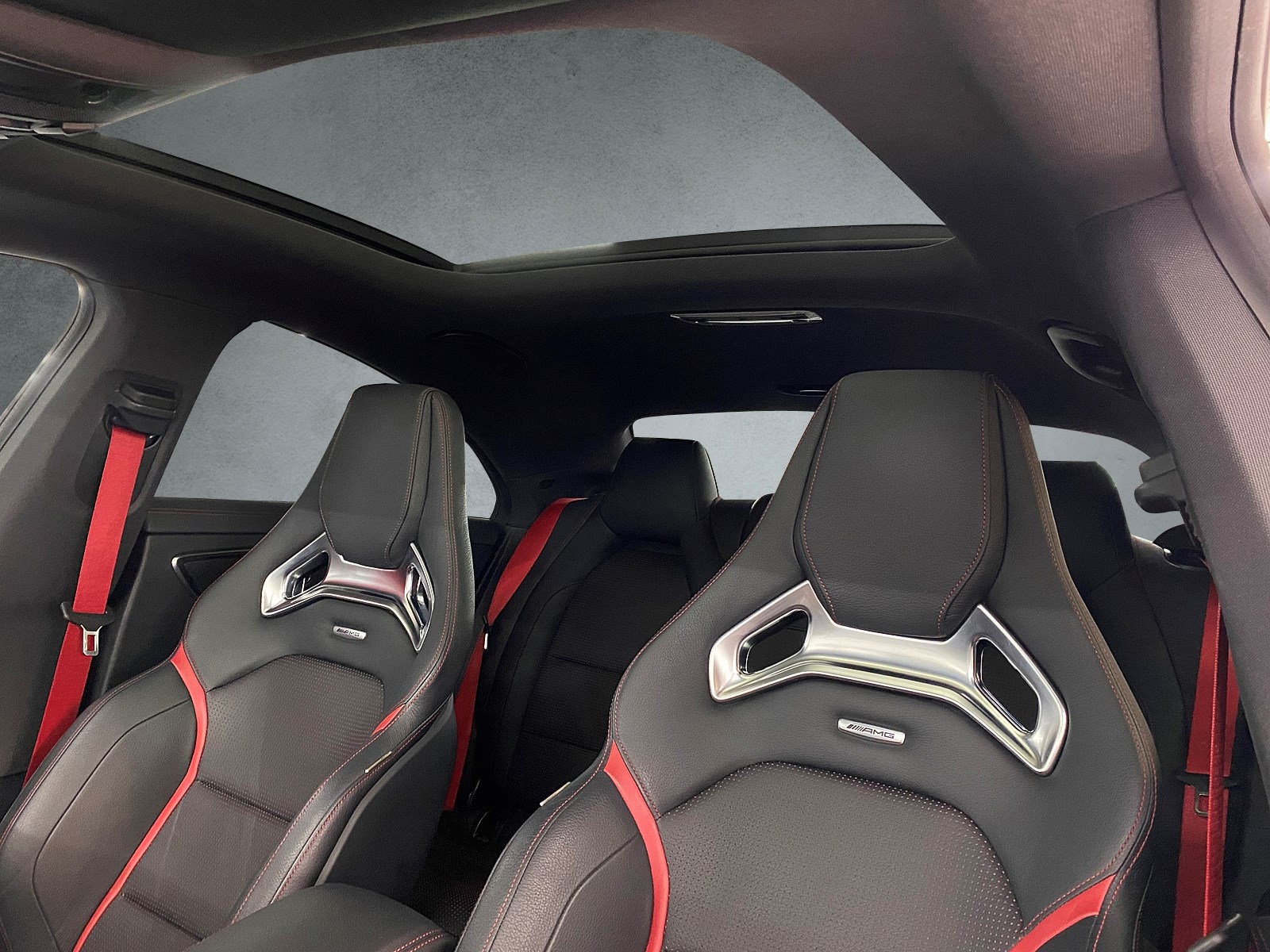 MERCEDES-BENZ CLA 45 AMG 4Matic Speedshift-image-6