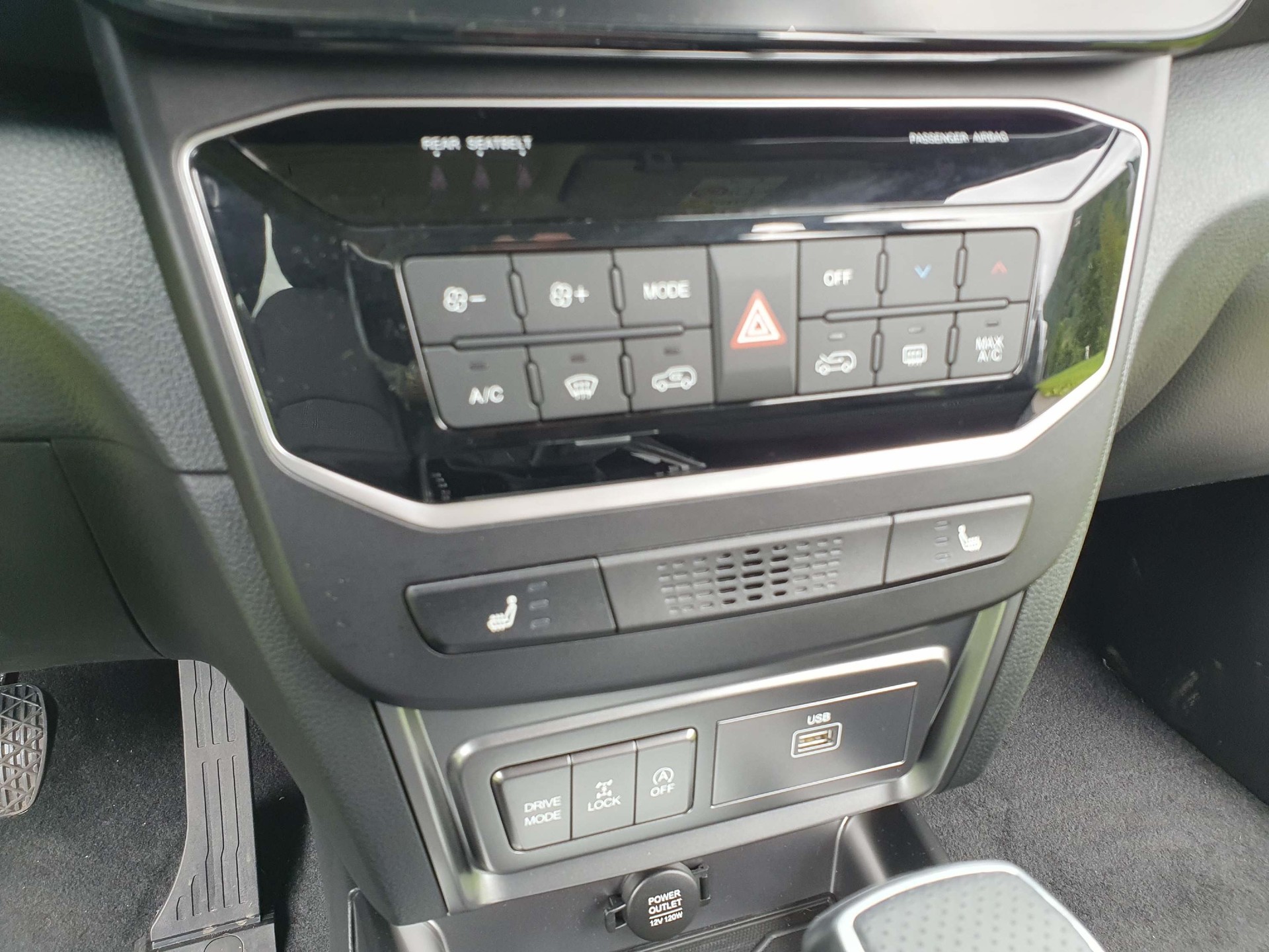 KGM-SsangYong Tivoli 1.5 Turbo 4WD Swiss+-image-11