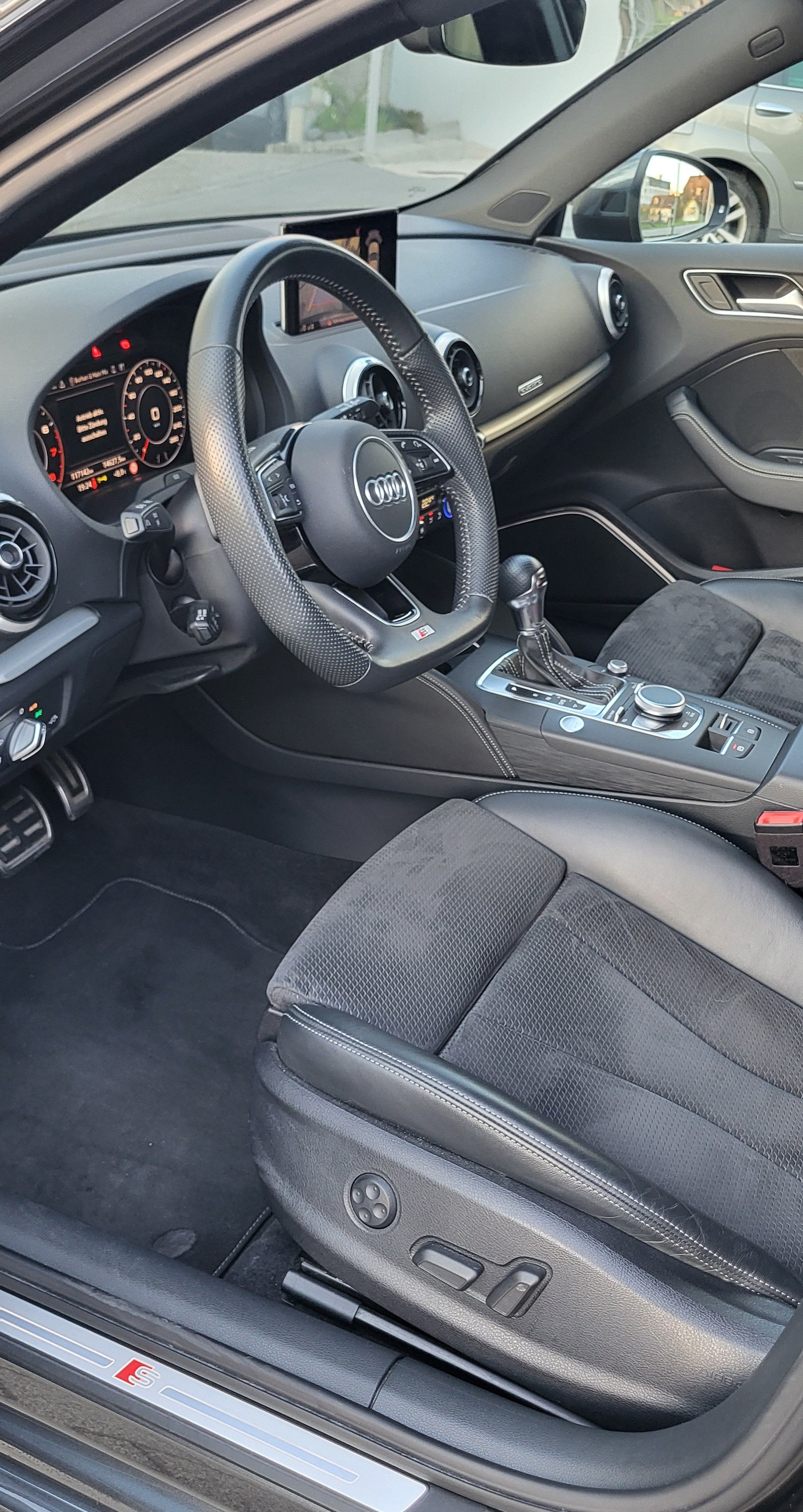 AUDI A3 Sportback 40 TFSI Sport quattro S-tronic-image-13