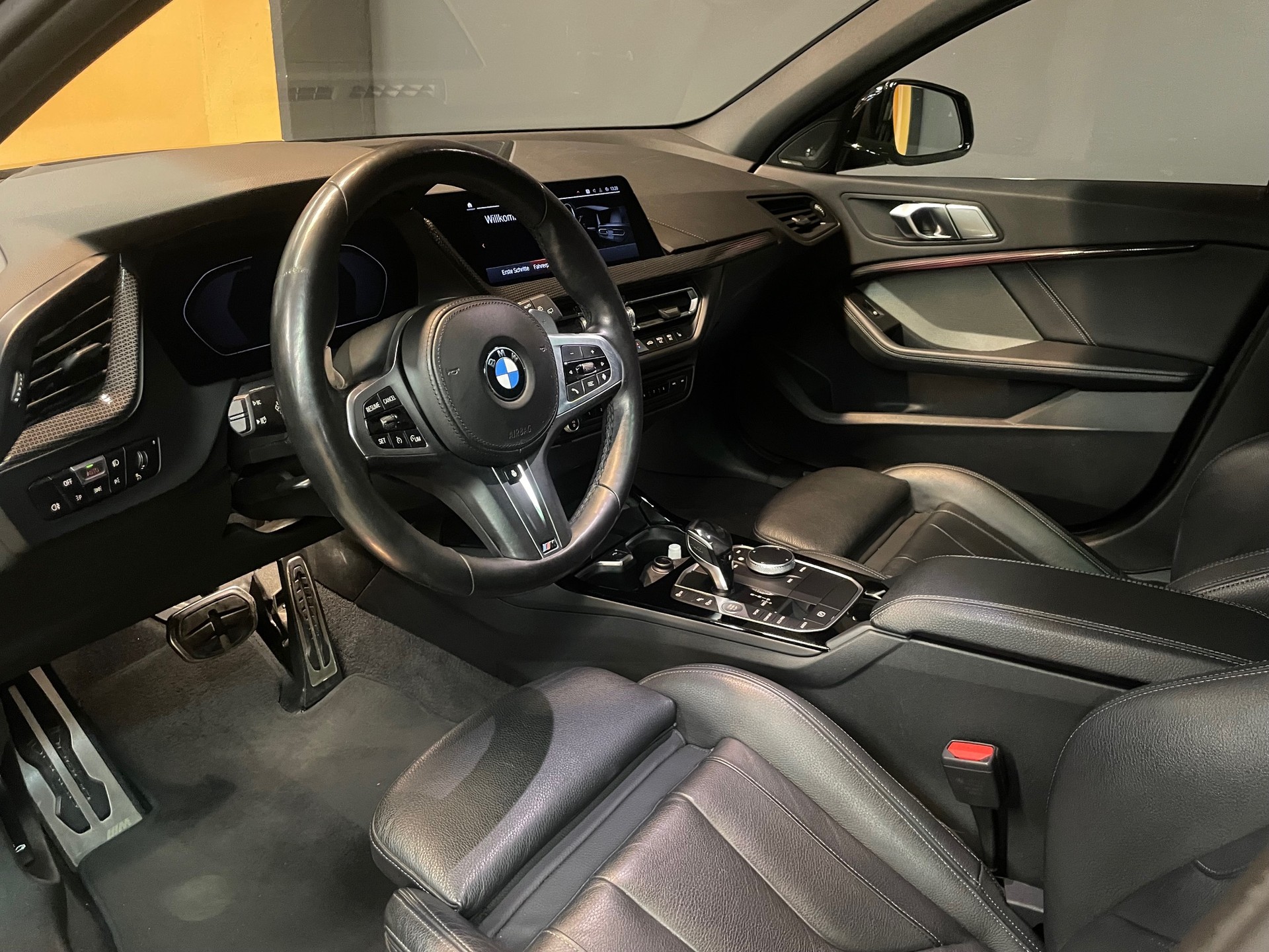 BMW M135i xDrive M-PERFOMANCE Steptronic SAG-image-3