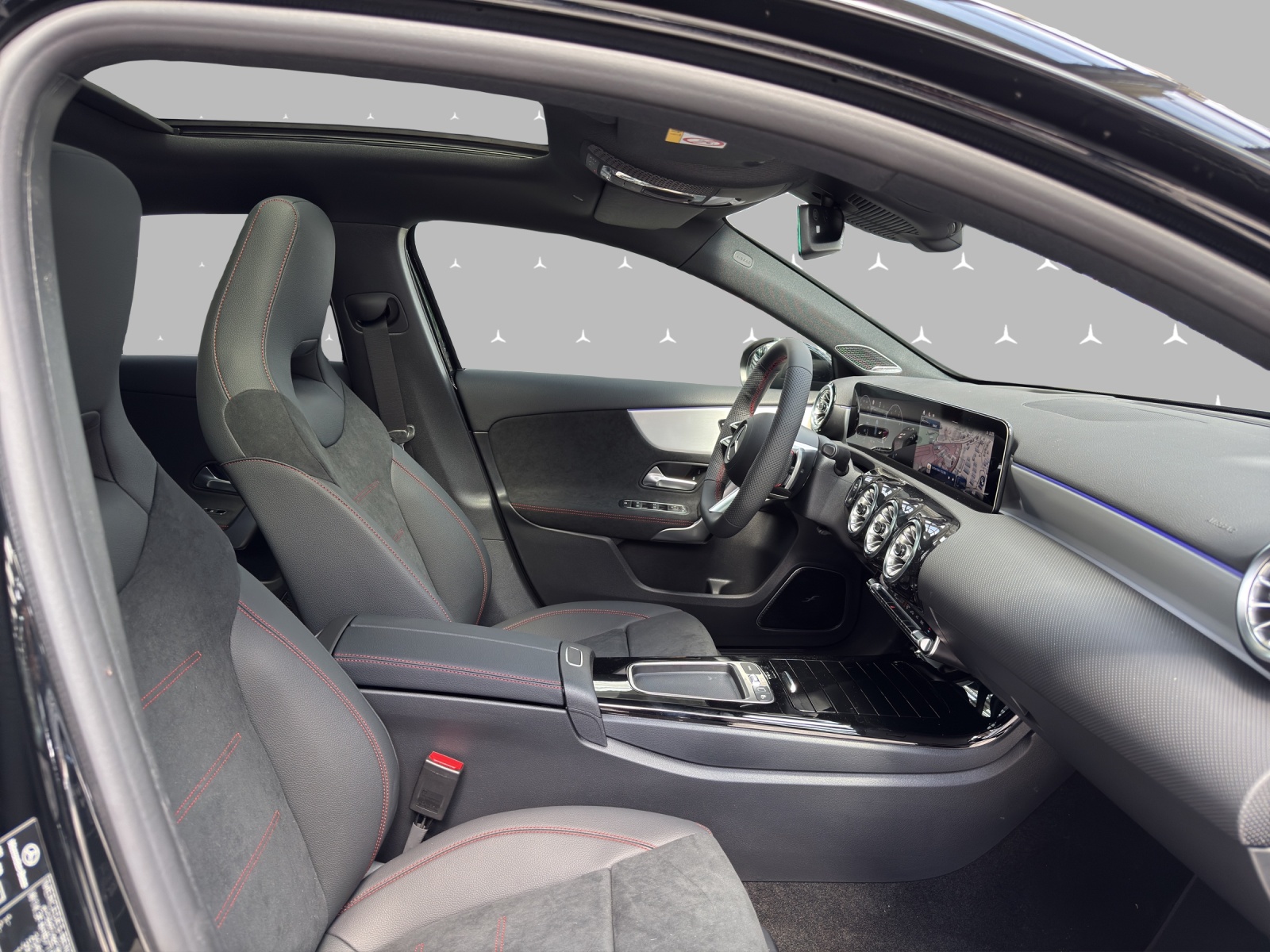MERCEDES-BENZ A 250 4Matic 8G-DCT-image-11