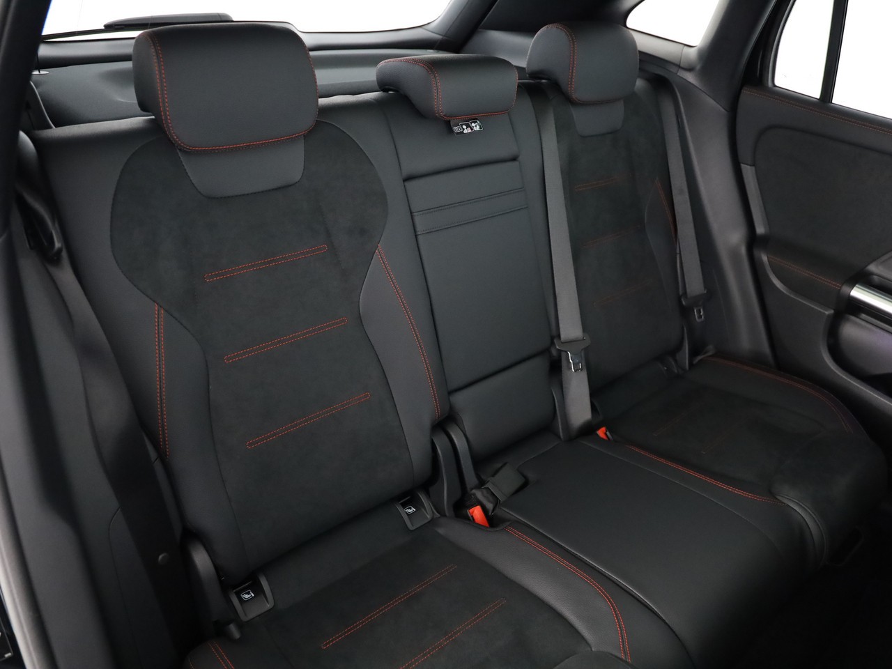 MERCEDES-BENZ GLA 200 7G-DCT-image-9
