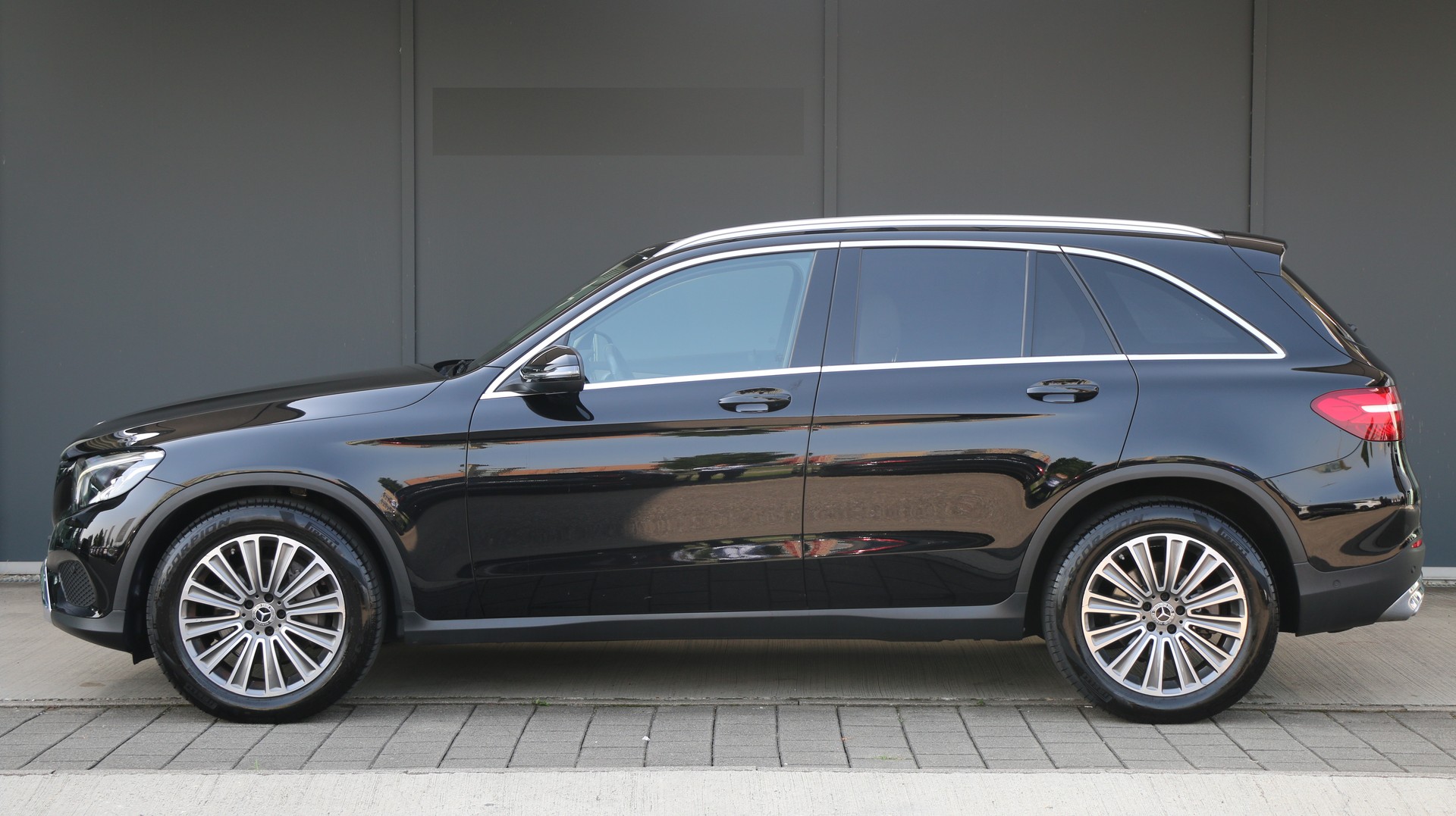 MERCEDES-BENZ GLC 220 d 4Matic-image-2