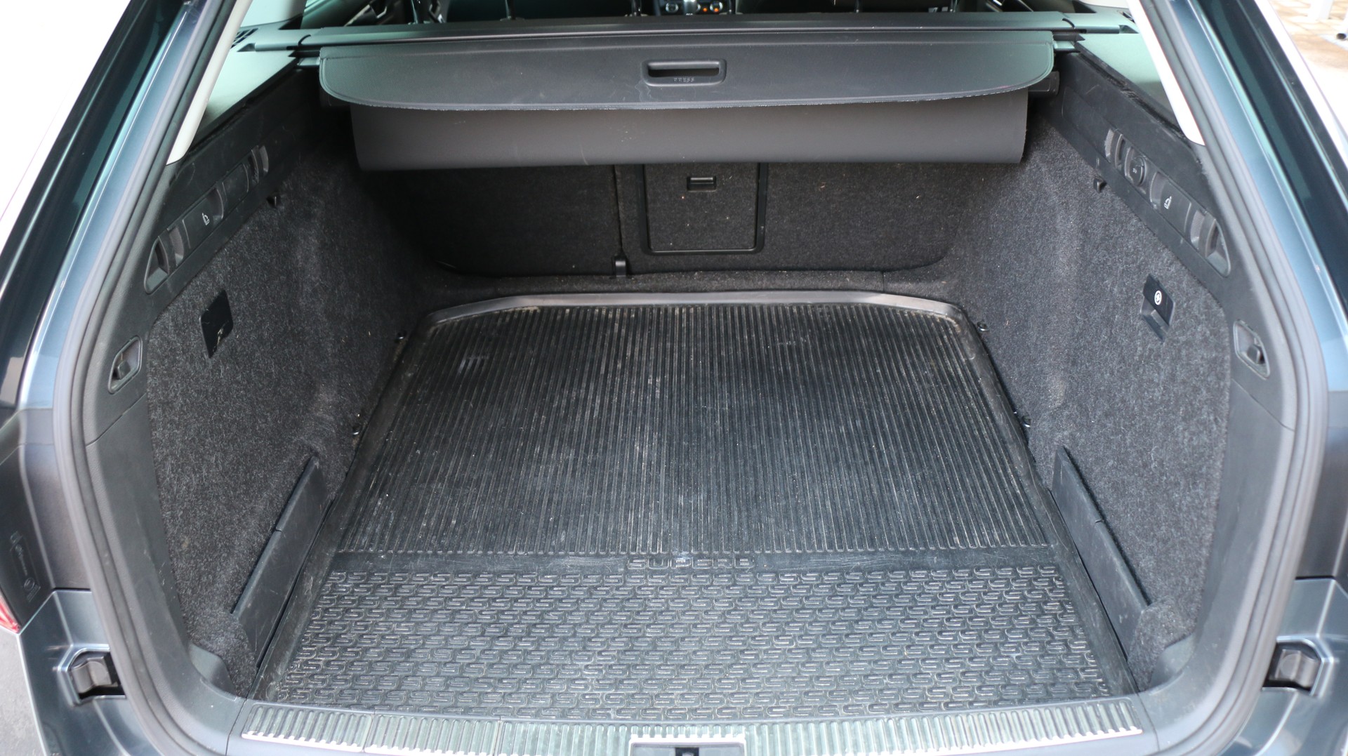 SKODA Superb 2.0 TDi L&K 4x4 mit AHK-image-21