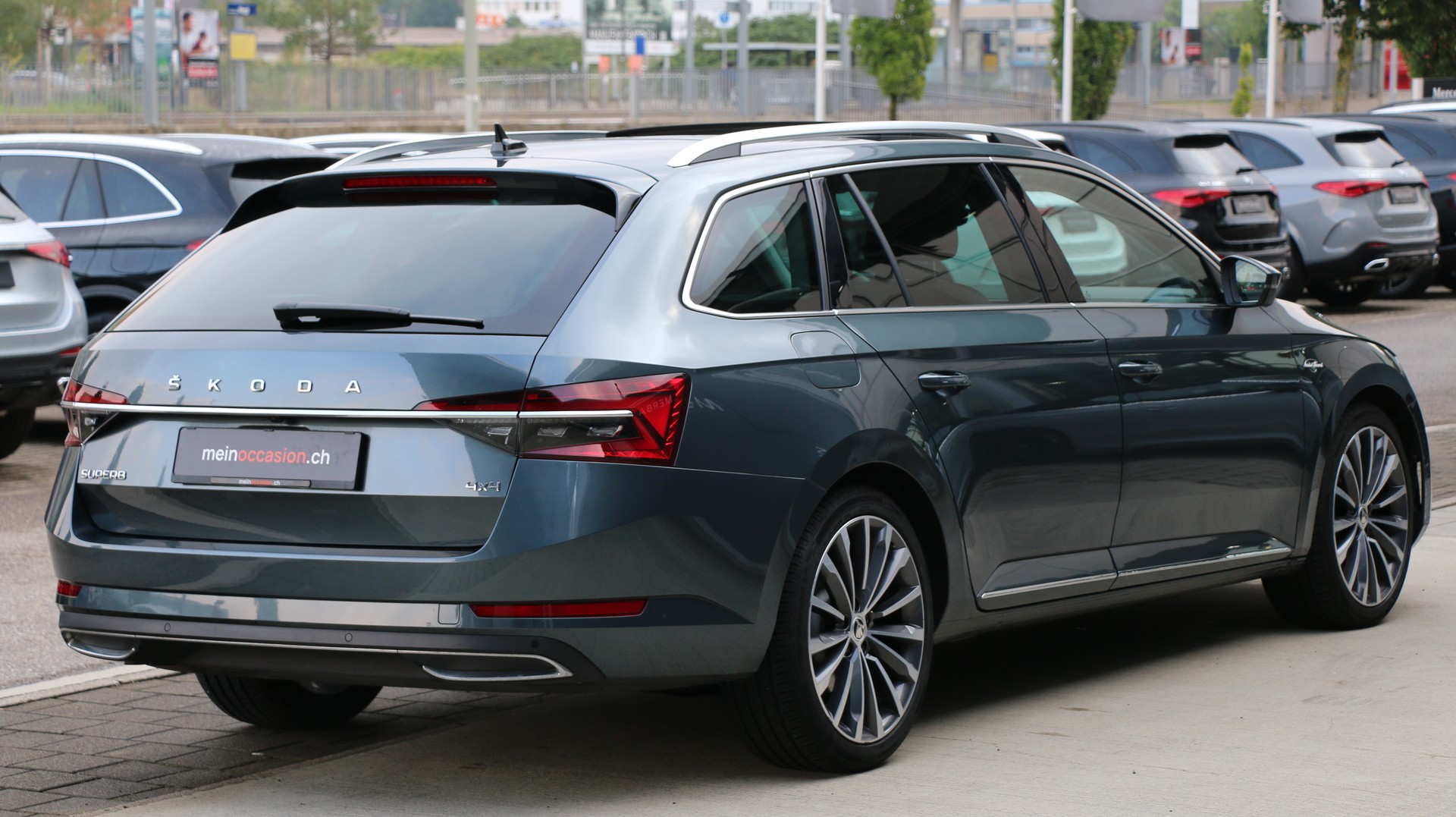 SKODA Superb 2.0 TDi L&K 4x4 mit AHK-image-5