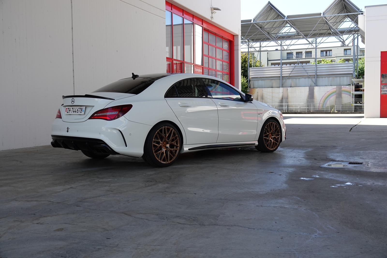 MERCEDES-BENZ CLA 45 AMG 4Matic Speedshift-image-2