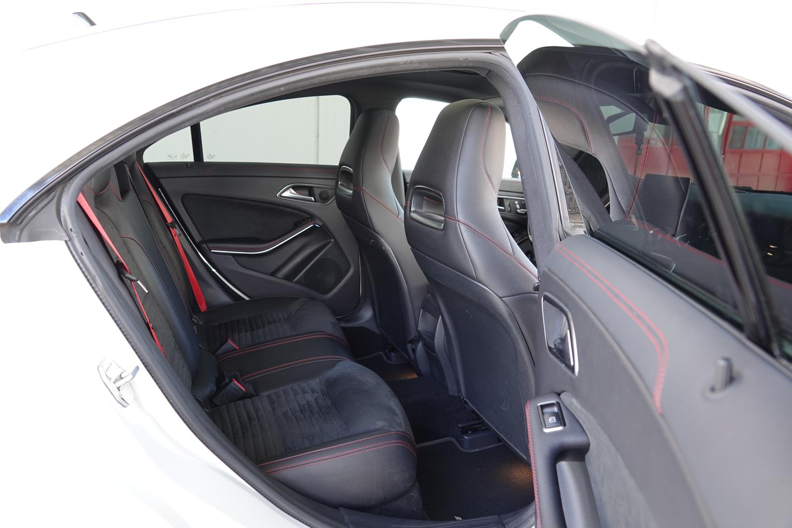 MERCEDES-BENZ CLA 45 AMG 4Matic Speedshift-image-4