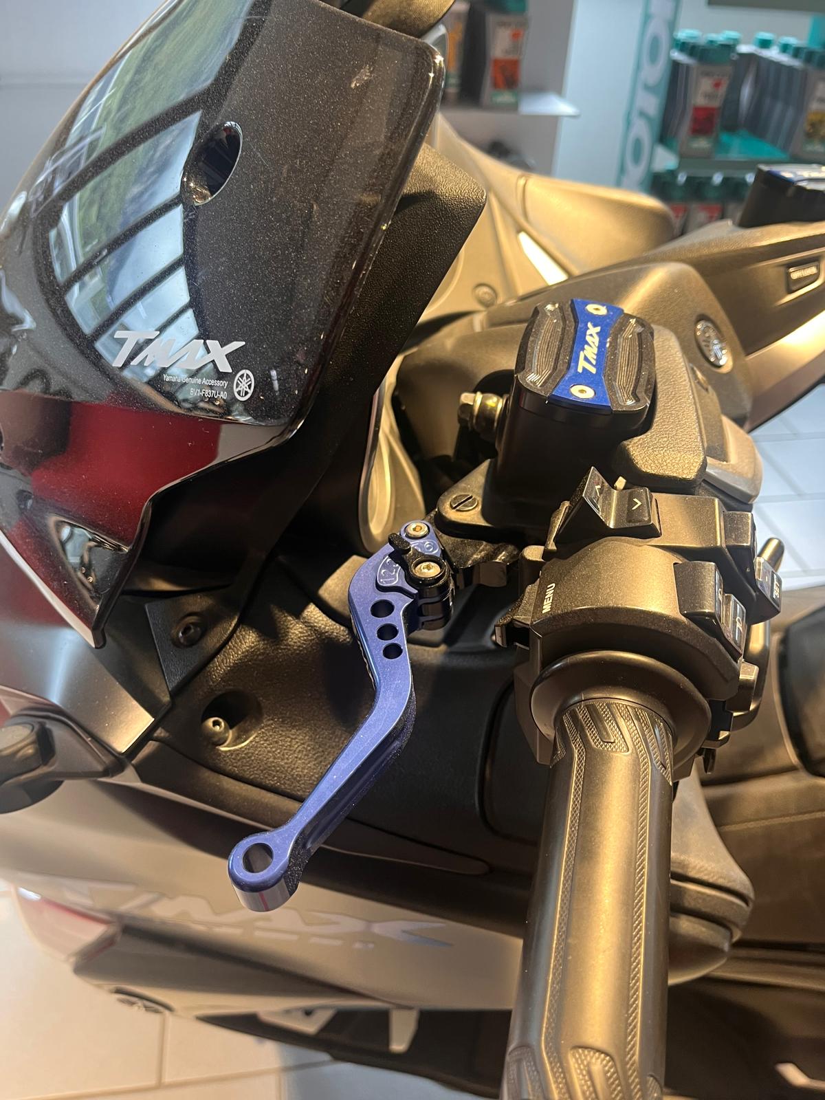 YAMAHA T-MAX XP 530 DX ABS-image-2