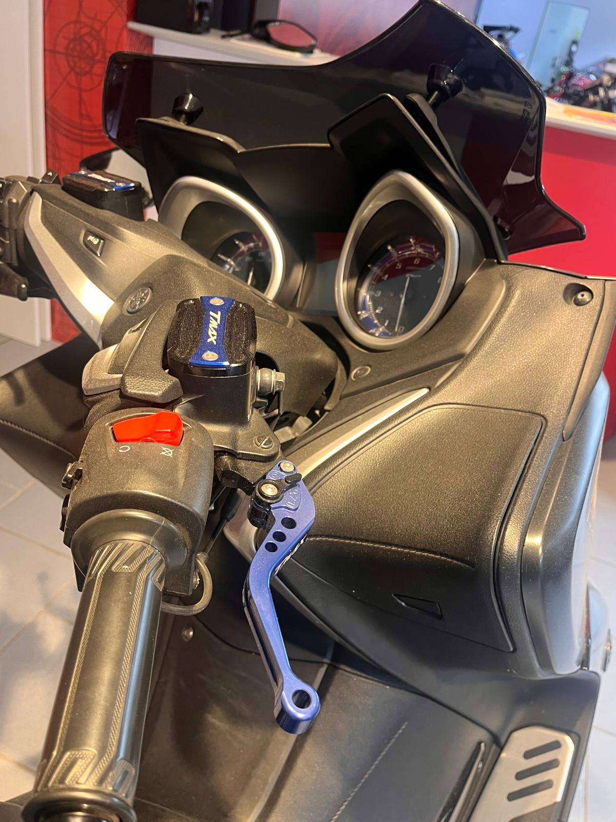 YAMAHA T-MAX XP 530 DX ABS-image-4