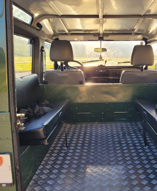 LAND ROVER Defender 90 SW 2.5 Td5-image-6