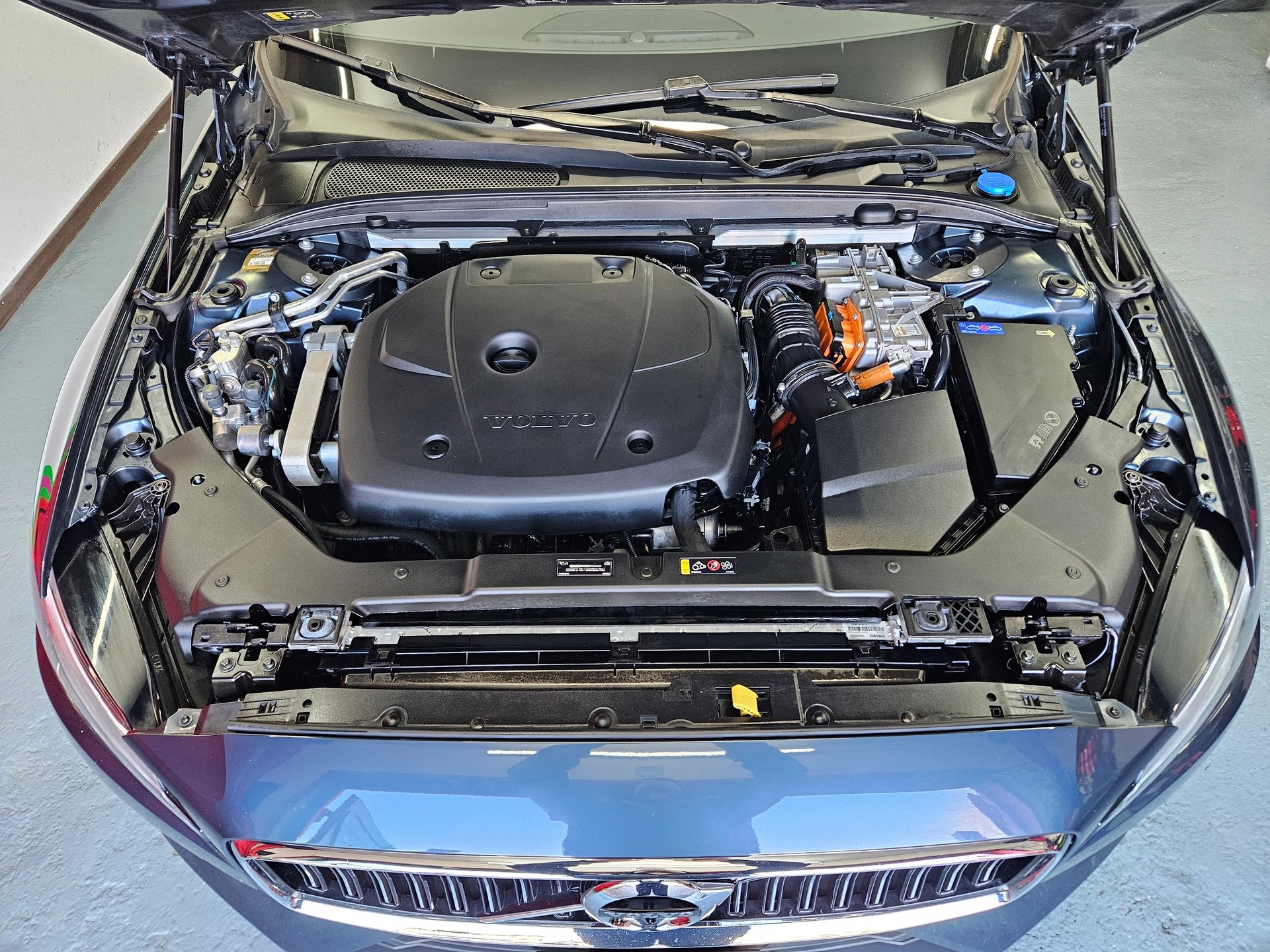 VOLVO V60 T8 eAWD Twin Engine Inscription Geartronic-image-14