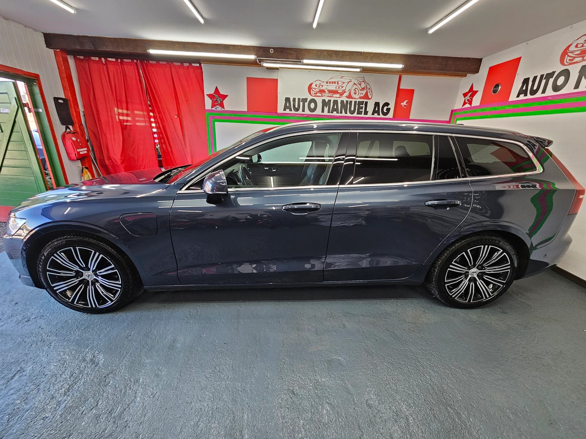 VOLVO V60 T8 eAWD Twin Engine Inscription Geartronic-image-3