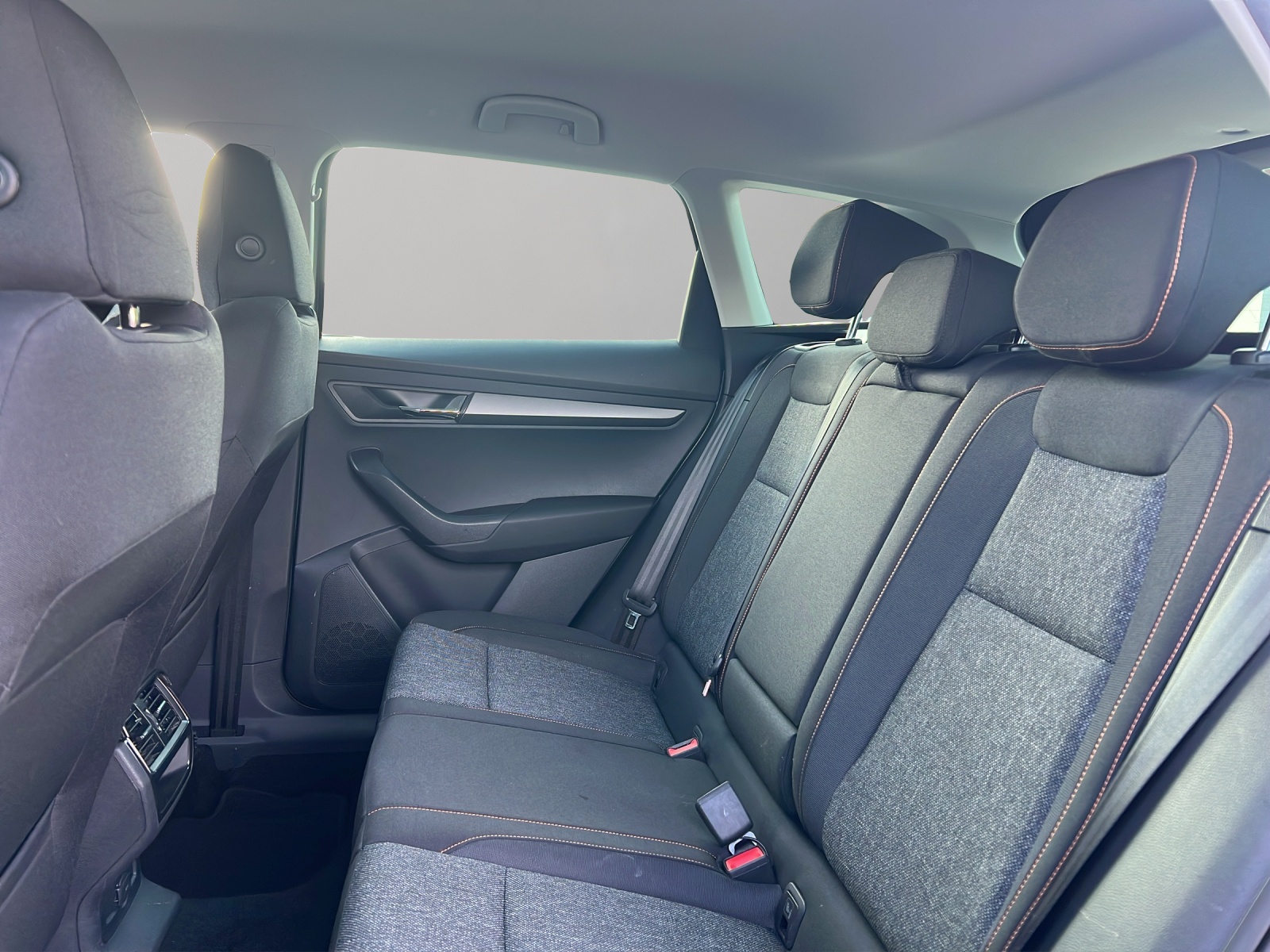 SKODA Karoq 2.0 TDI CR Clever 4x4 DSG-image-11