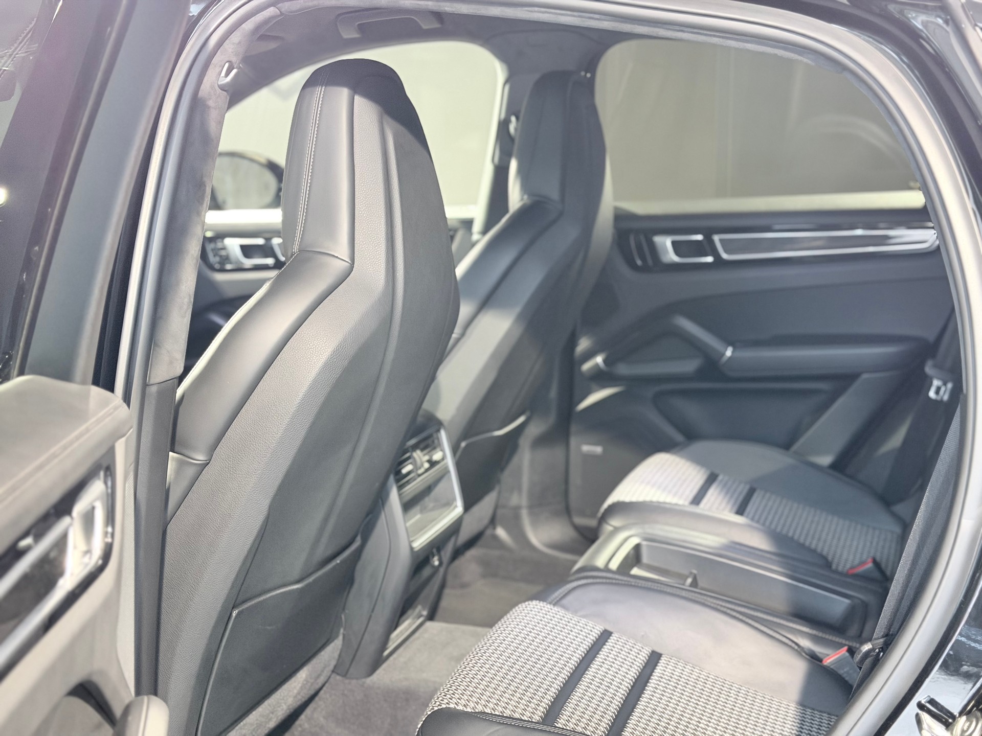 PORSCHE Cayenne Coupé-image-17