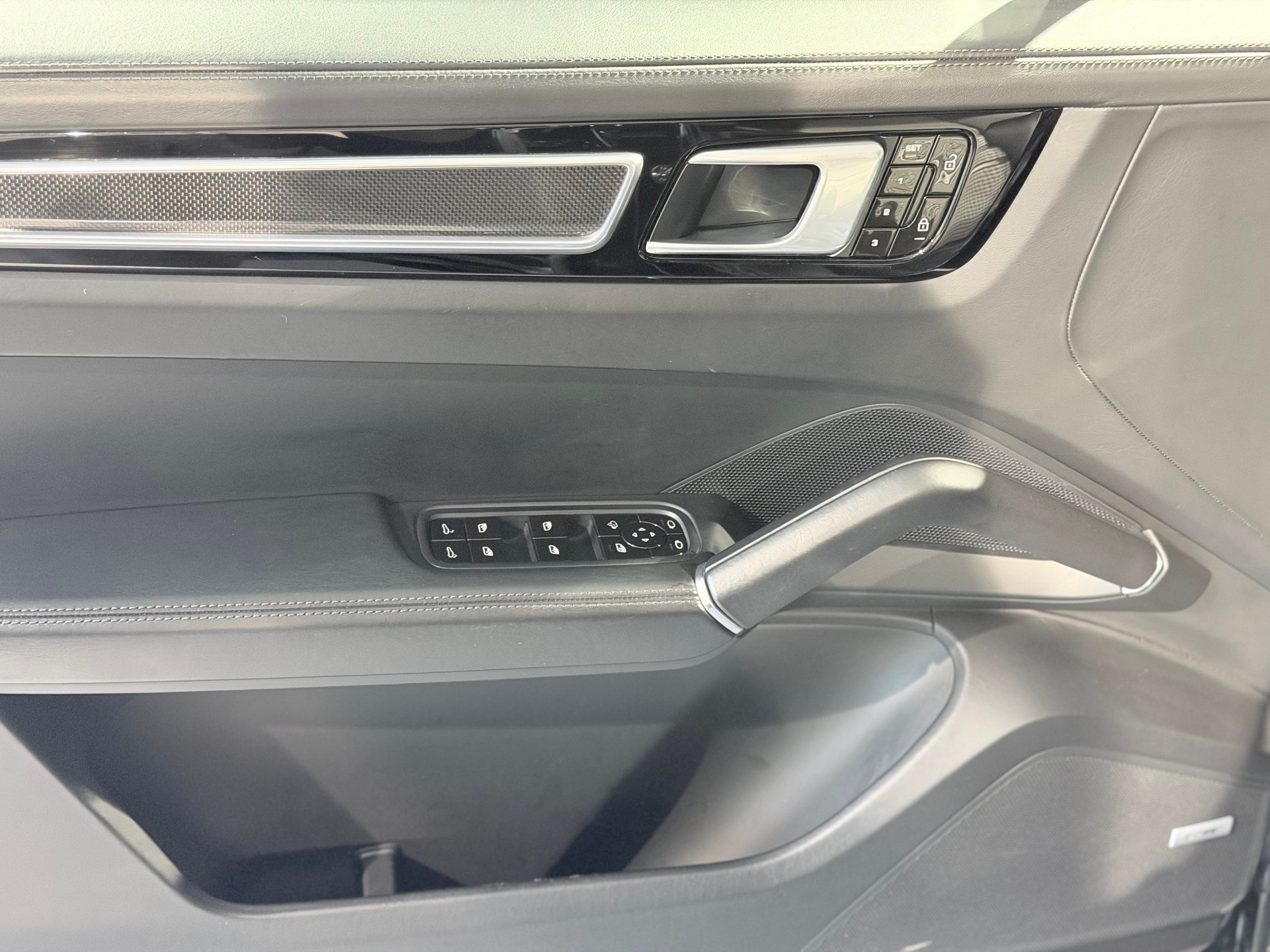 PORSCHE Cayenne Coupé-image-15