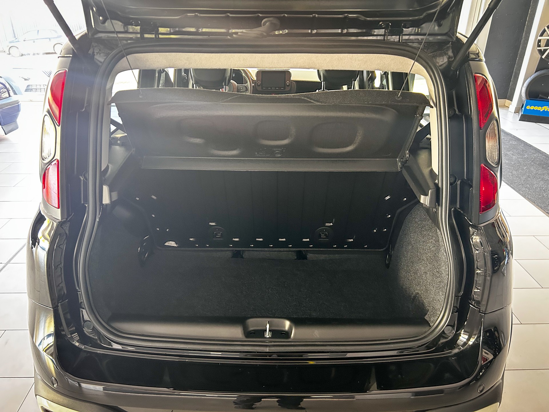 FIAT Panda 1.0 MHEV Cross-image-11
