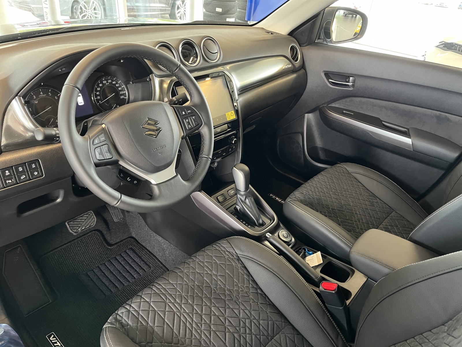 SUZUKI Vitara 1.4 T Compact Top Hybrid 4x4-image-6